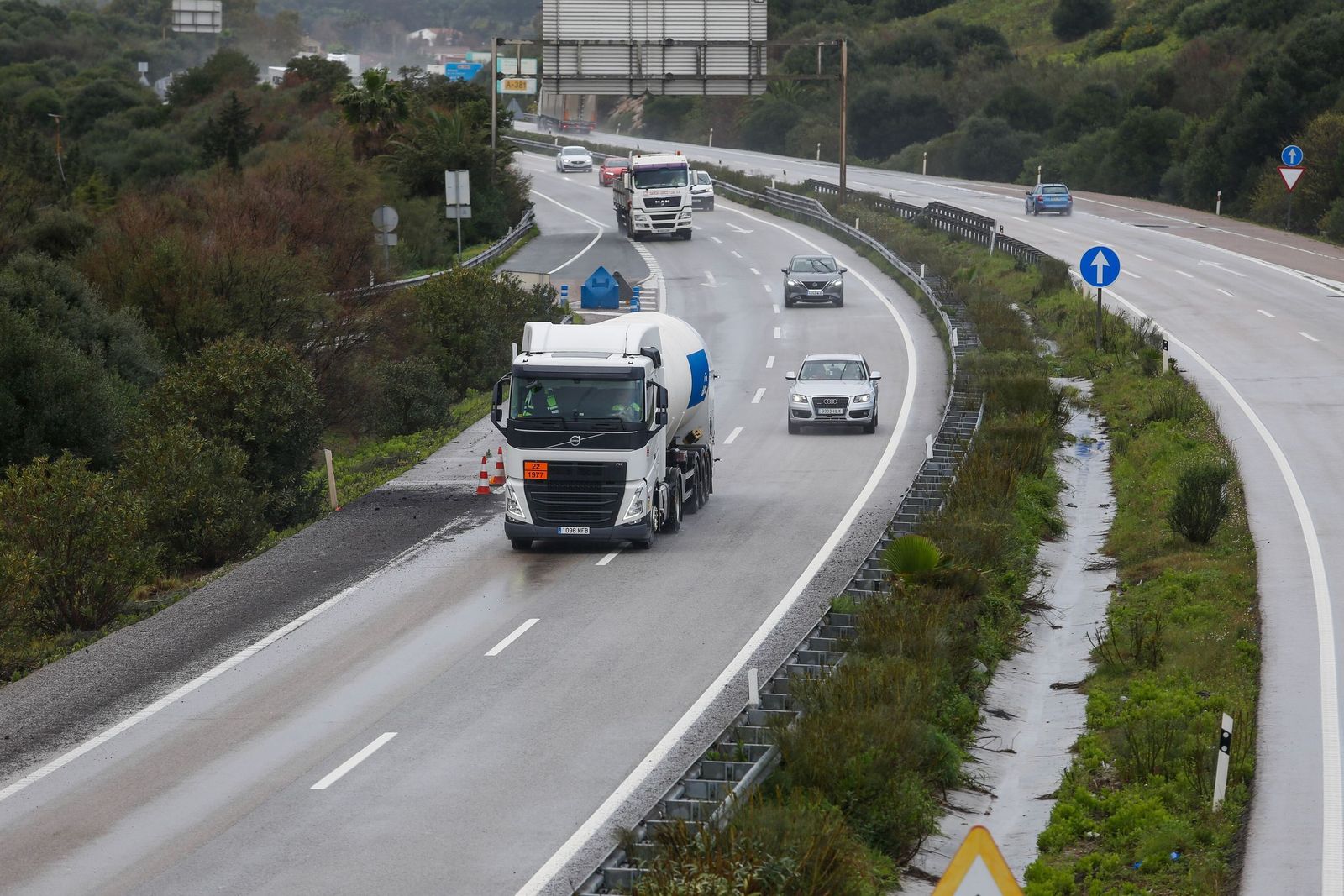 Tráfico en la A-381.