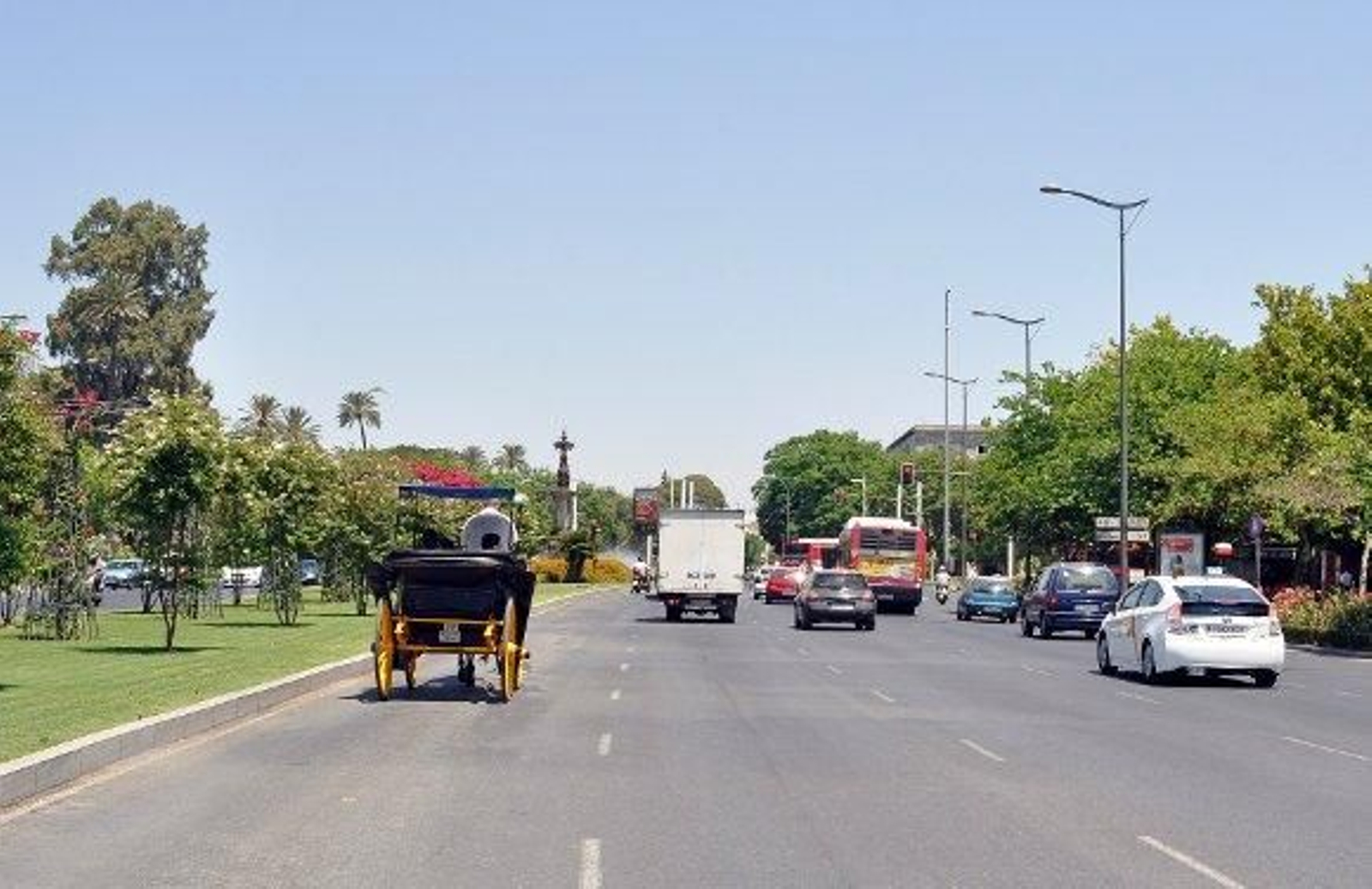 Espadas exige un nuevo concurso para los parkings de Triana y el Cid