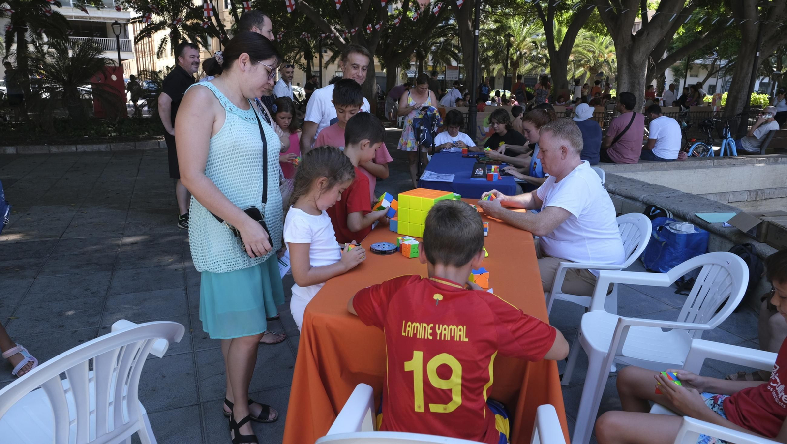 Juegos Tradicionales Infantiles en la Feria de Almería 2024, en imágenes