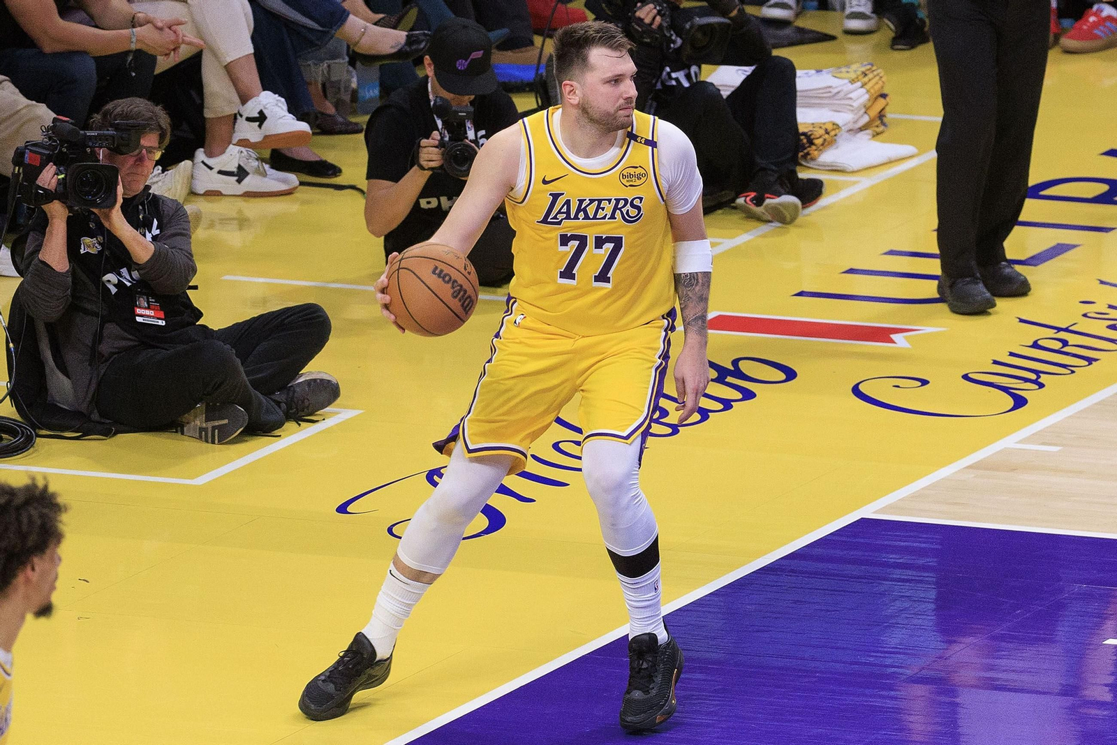 Las fotos del debut de Doncic con los Lakers