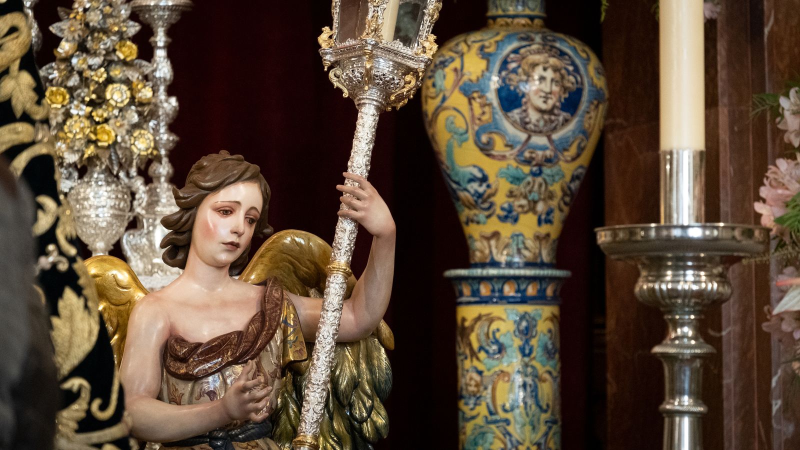 La Esperanza de Triana en su besamanos, en imágenes