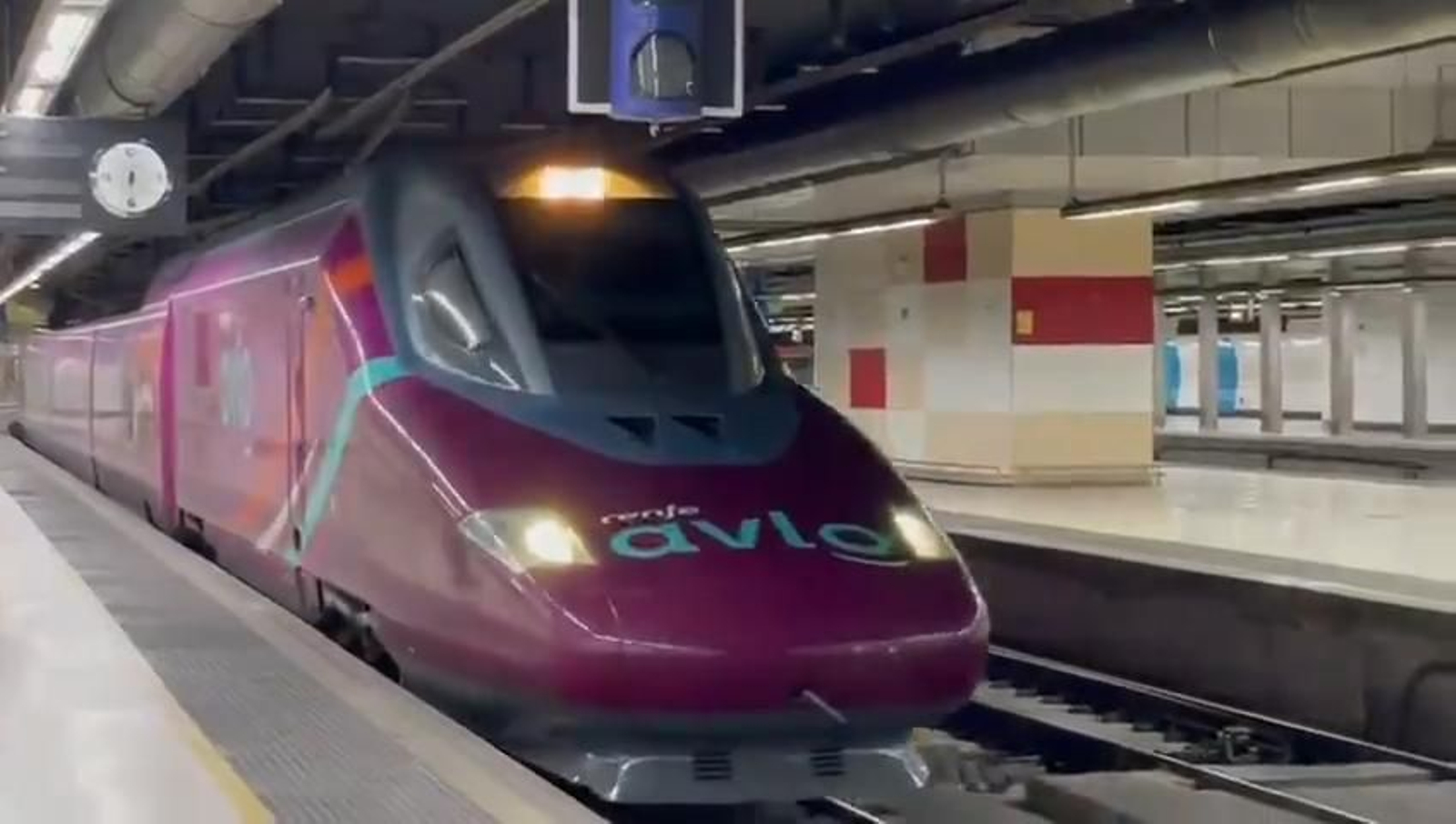 Llegada del primer AVLO a Barcelona.