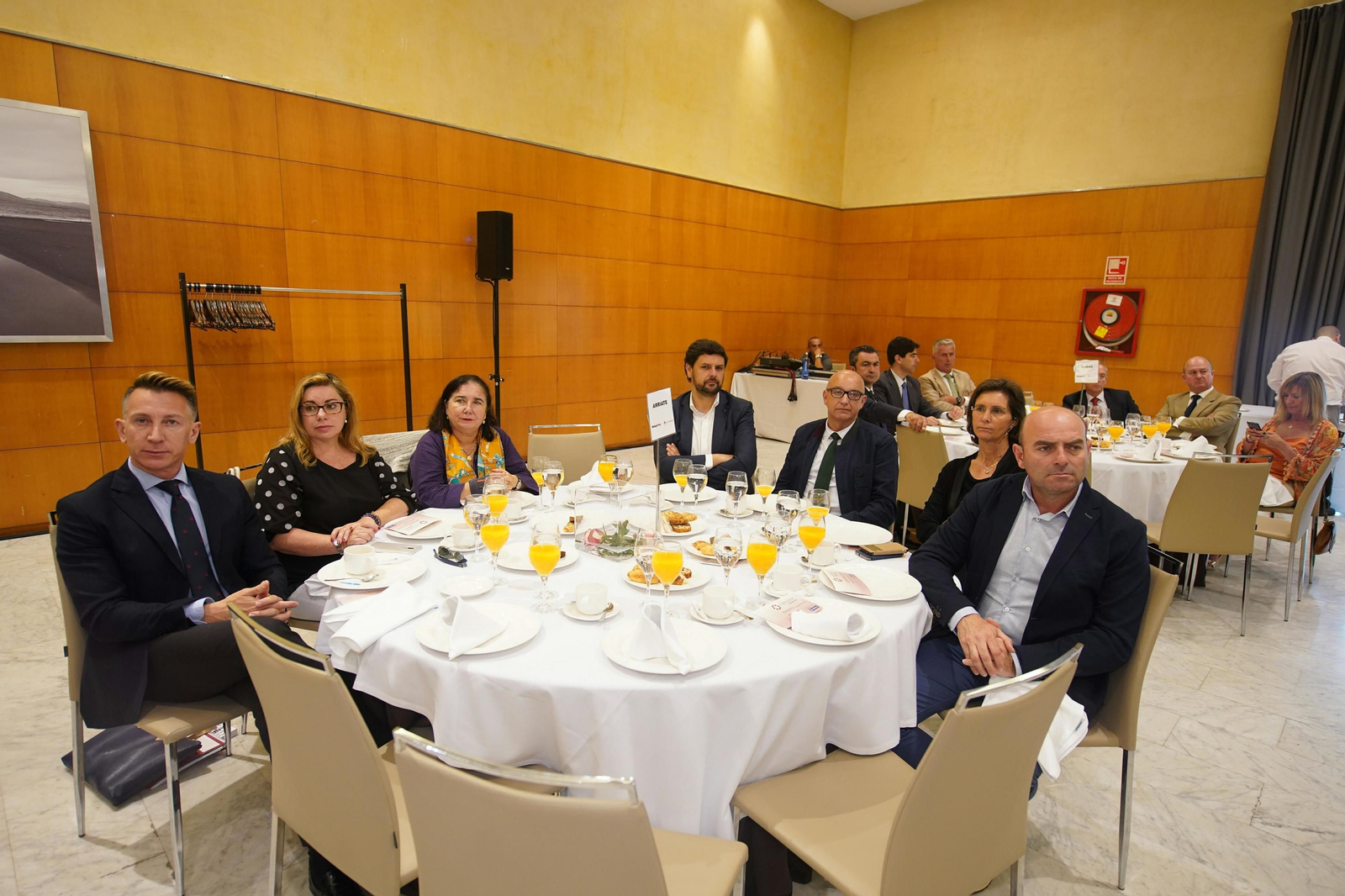 Las imágenes del desayuno-coloquio con Isabel García Tejerina