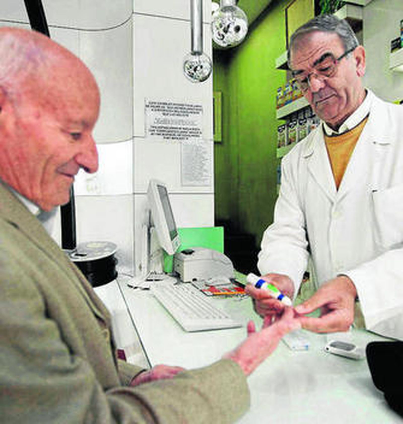 Prueba de glucosa en una campaña para prevenir la enfermedad.