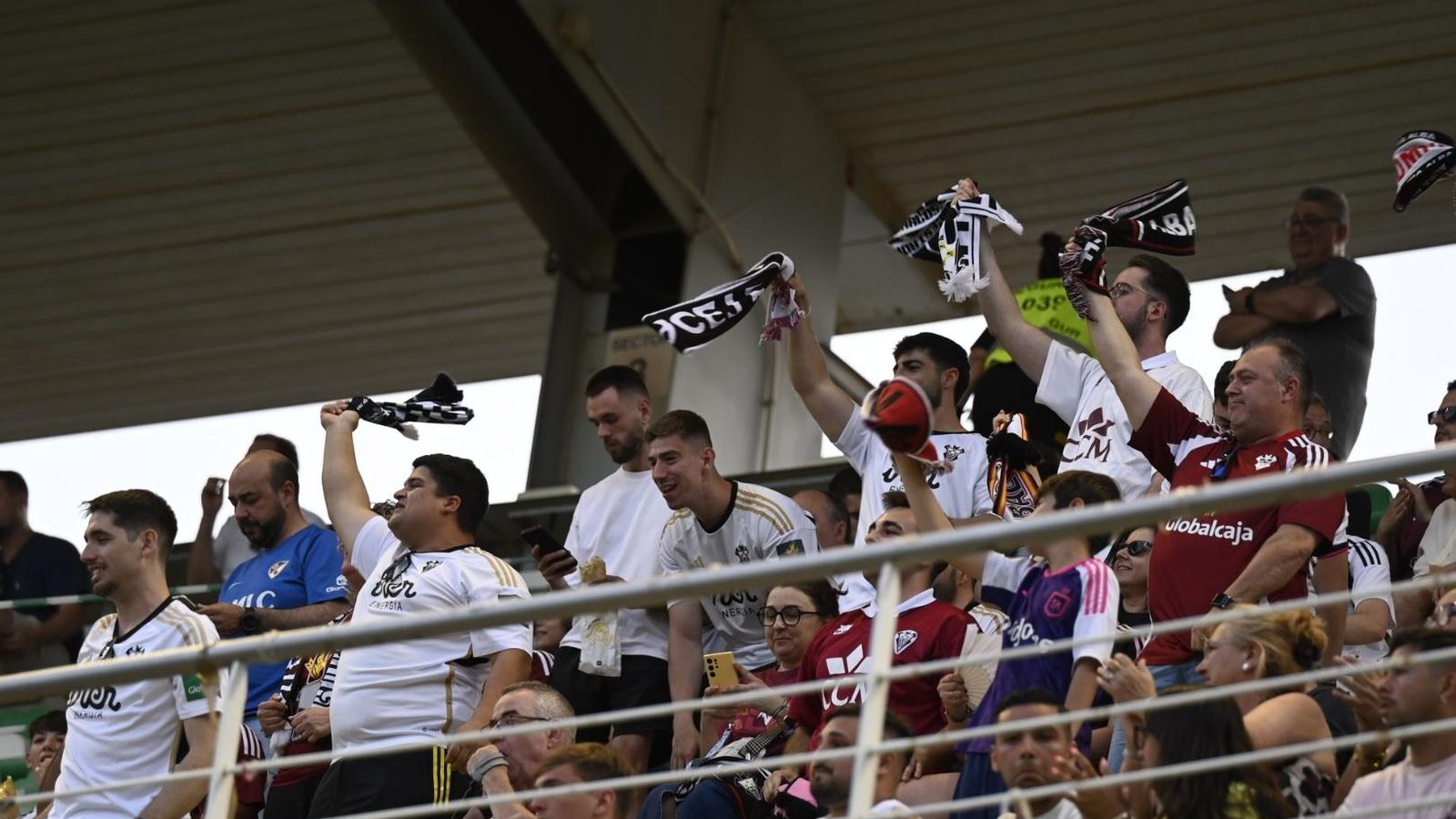 Las mejores fotos del ambiente en El Arcángel para el Córdoba CF - Albacete