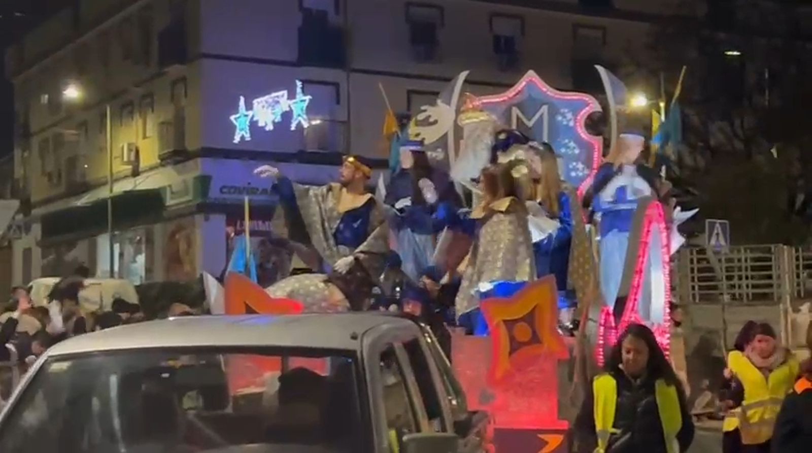 Unos Reyes muy del Unicaja tiran los caramelos en Alhaurín de la Torre