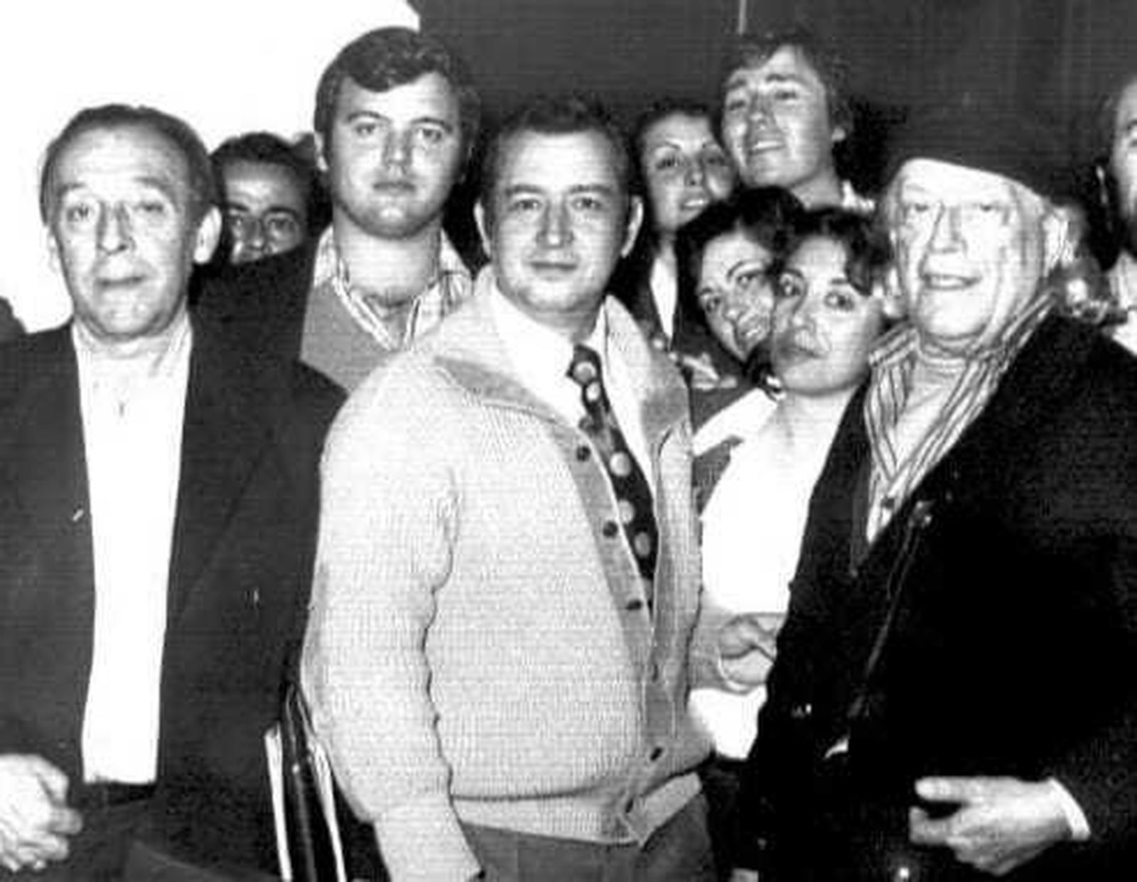 Ramón Mendezona, director de radio La Pirenaica, Miguel Alberto Díaz, Paco Esteban y Rafael Alberti.