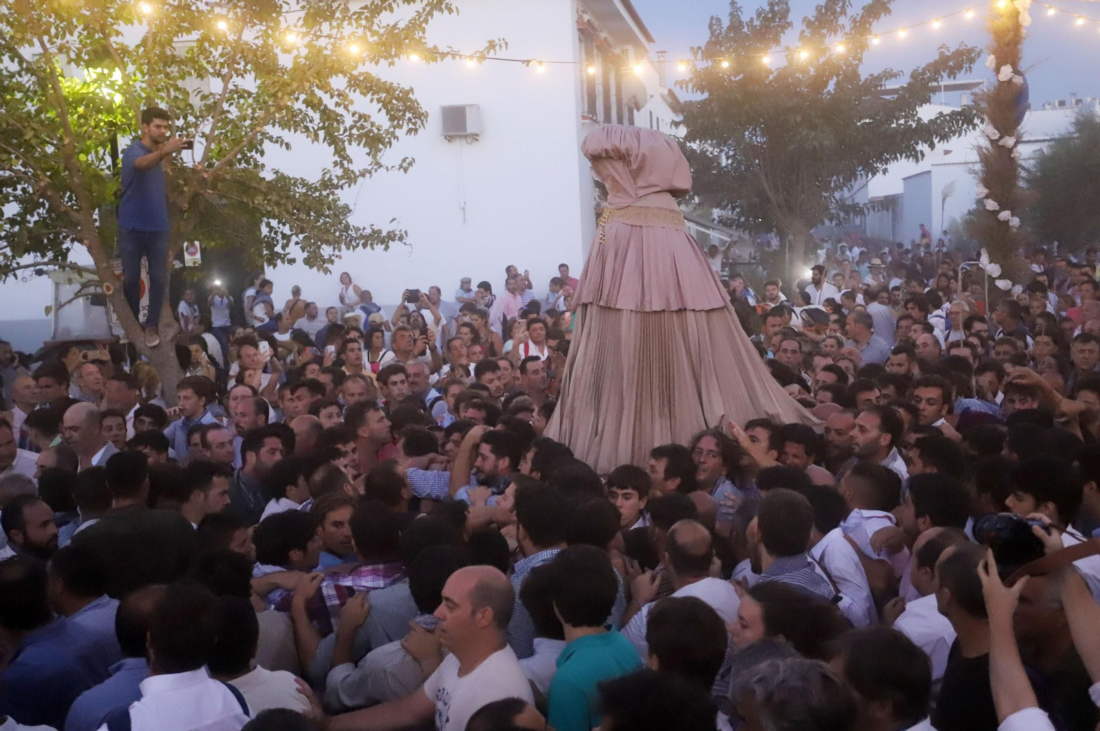 Recuerda las imágenes de la Venida de la Virgen del Rocío a Almonte en 2019
