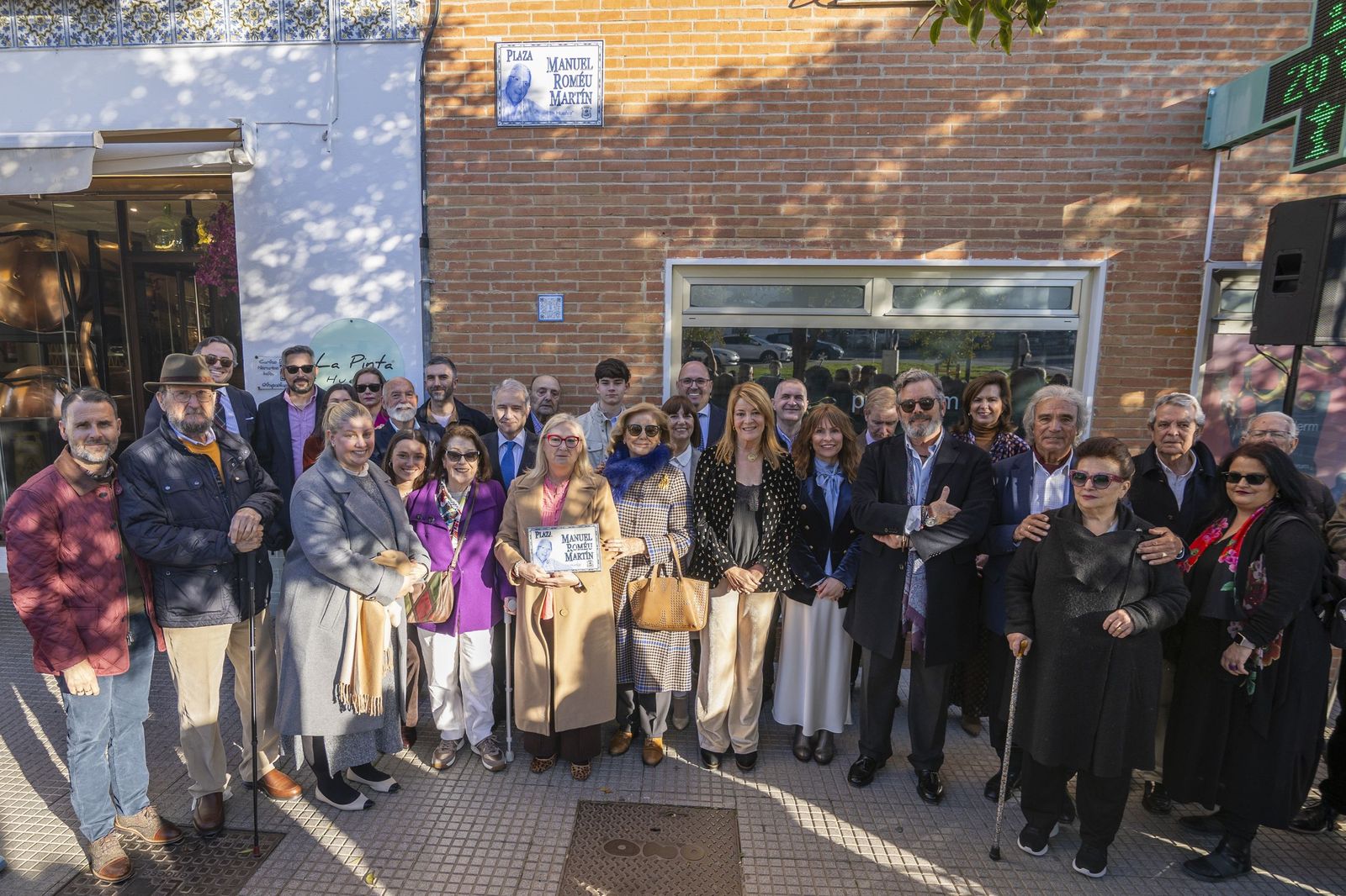 Rotulación de la Plaza Manuel Roméu Martín en fotografías