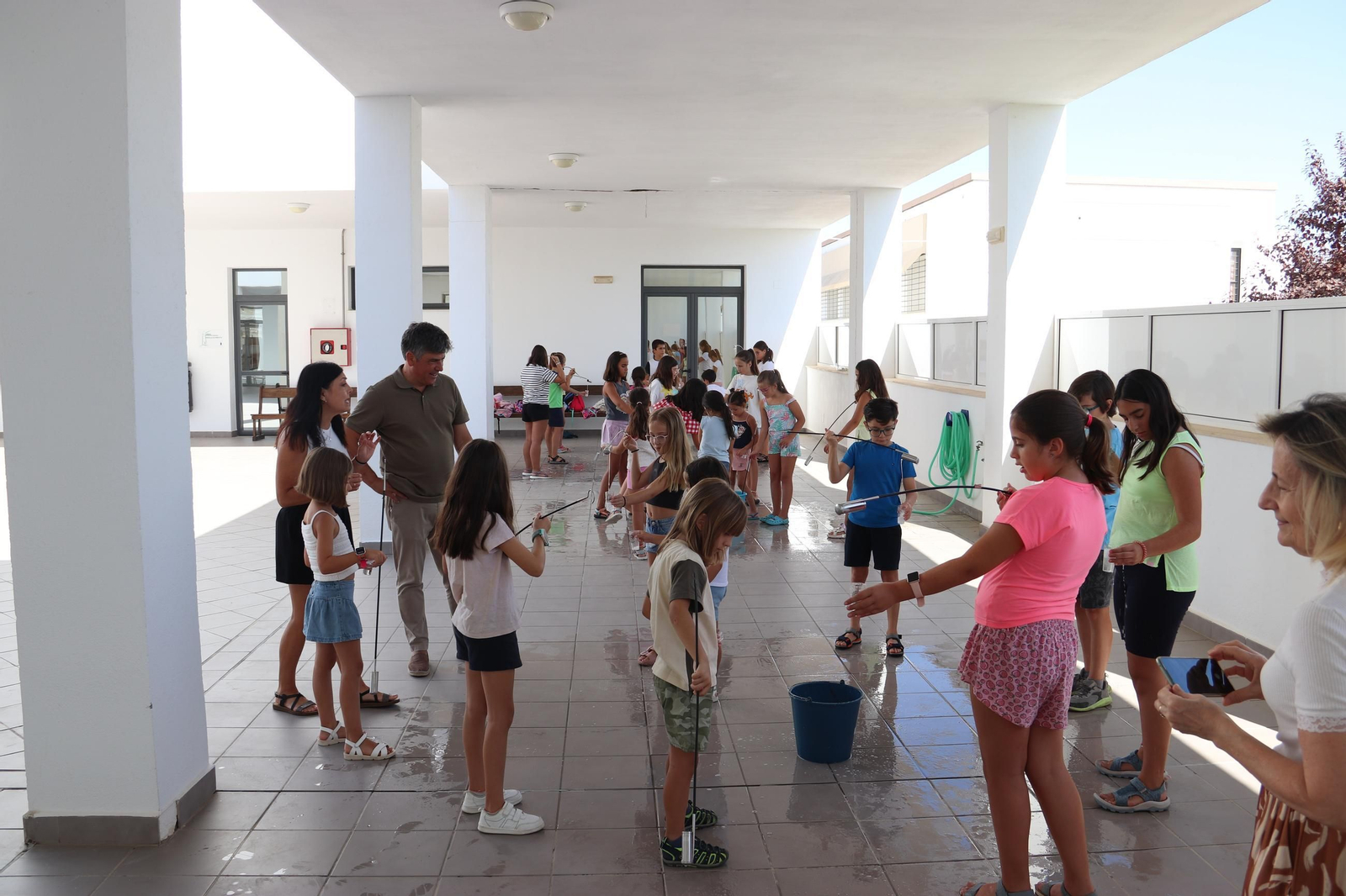 Los niños de Montilla aprenden el oficio de la venencia del vino, en imágenes Los niños de Montilla aprenden el oficio de la venencia del vino, en imágenes