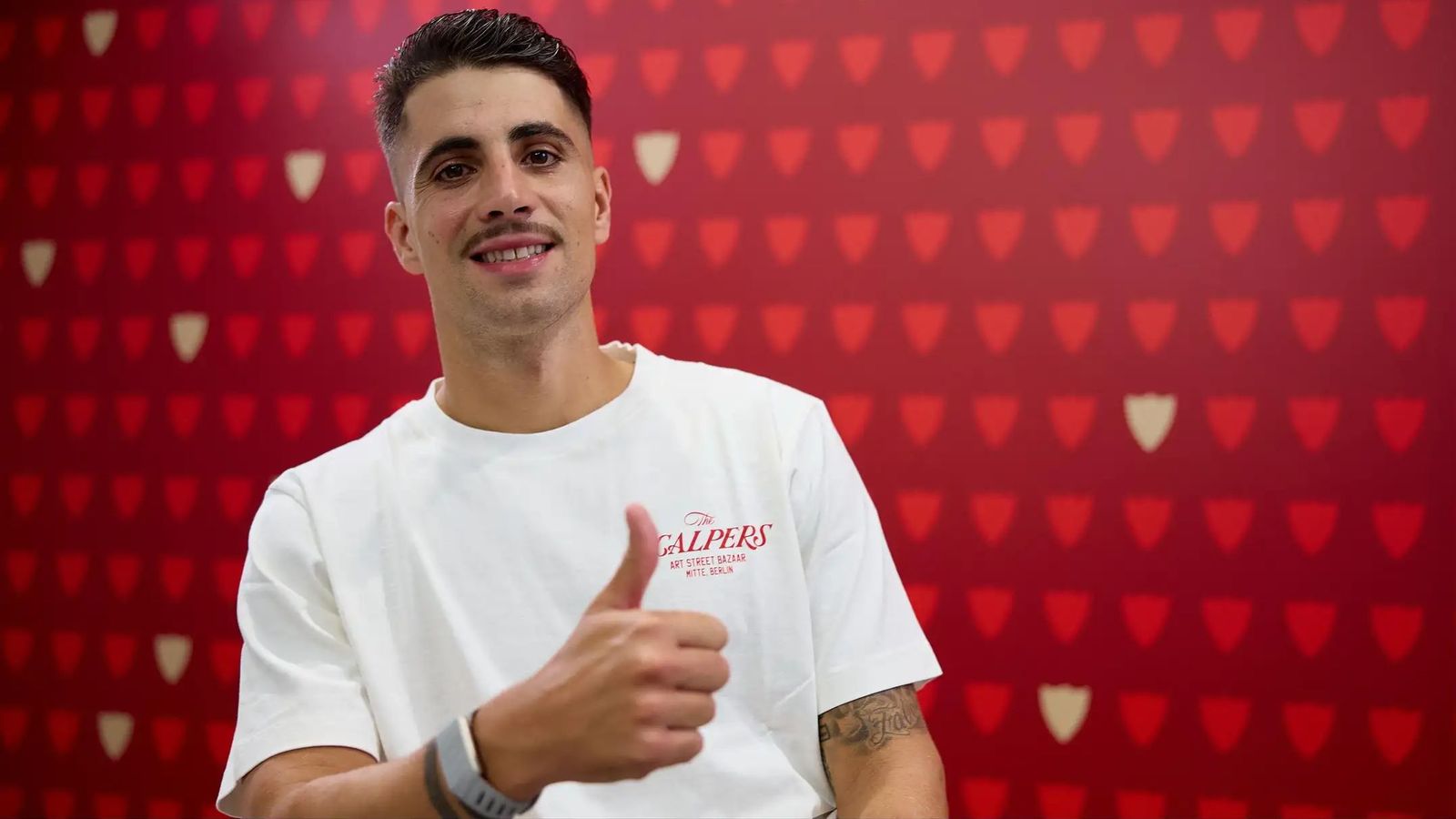 Fabio Cardoso atiende a los medios del Sevilla