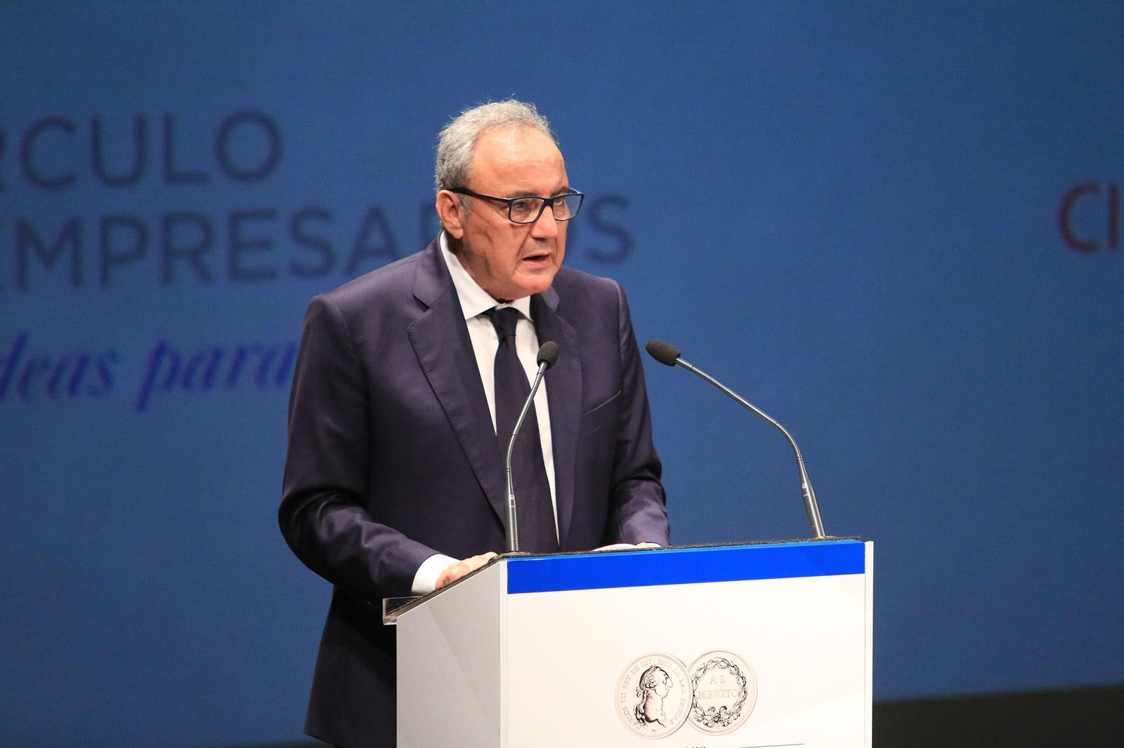 Fotogalería 'El Rey entrega el premio Reino de España a la Trayectora Empresarial a Paco Cosentino'