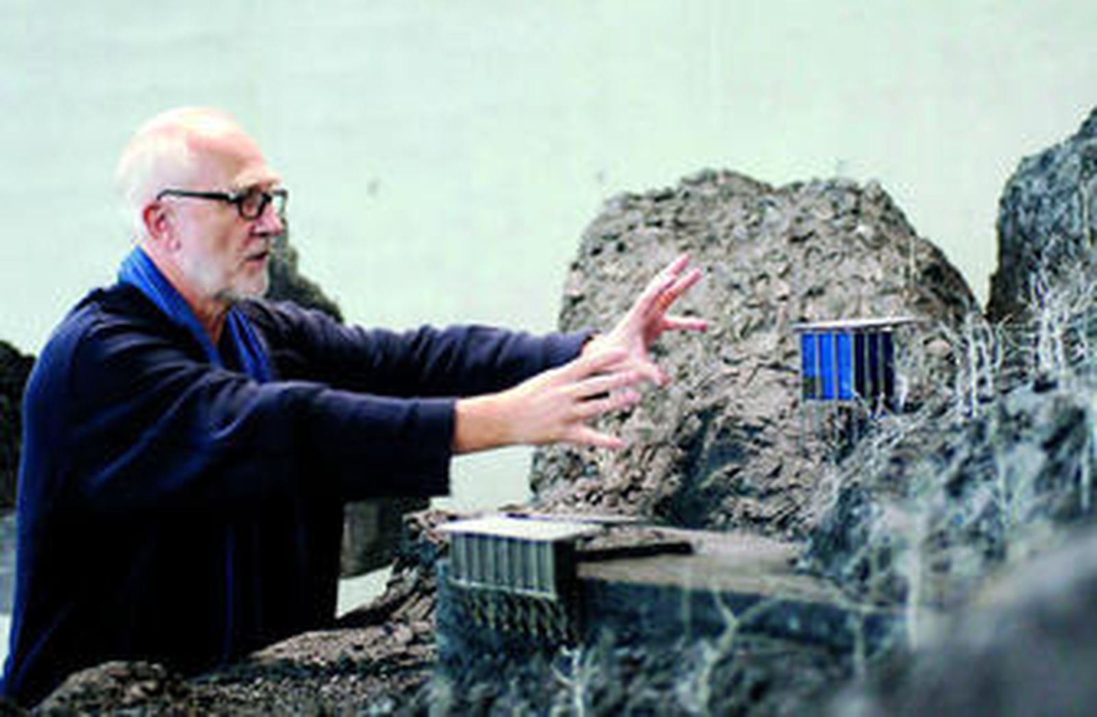 Zumthor explica uno de sus proyectos.
