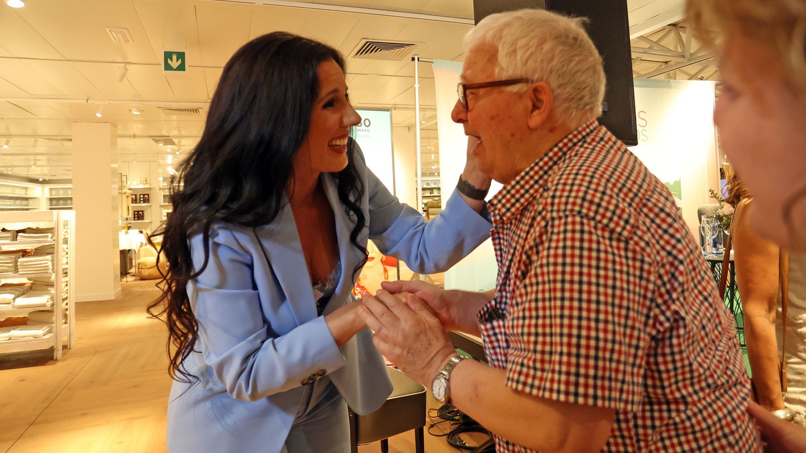 Diana Navarro, en El Corte Inglés de Jerez por el 40 aniversario