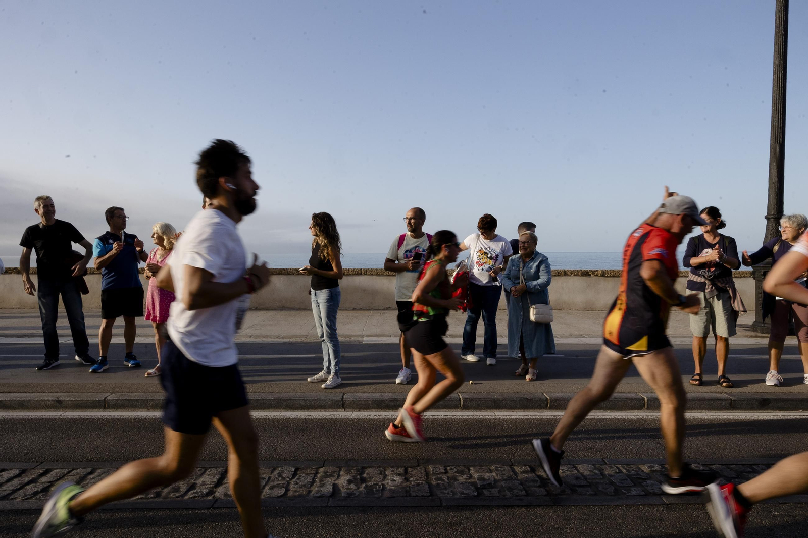 Búscate en las imágenes de la I media maratón Ciudad de Cádiz