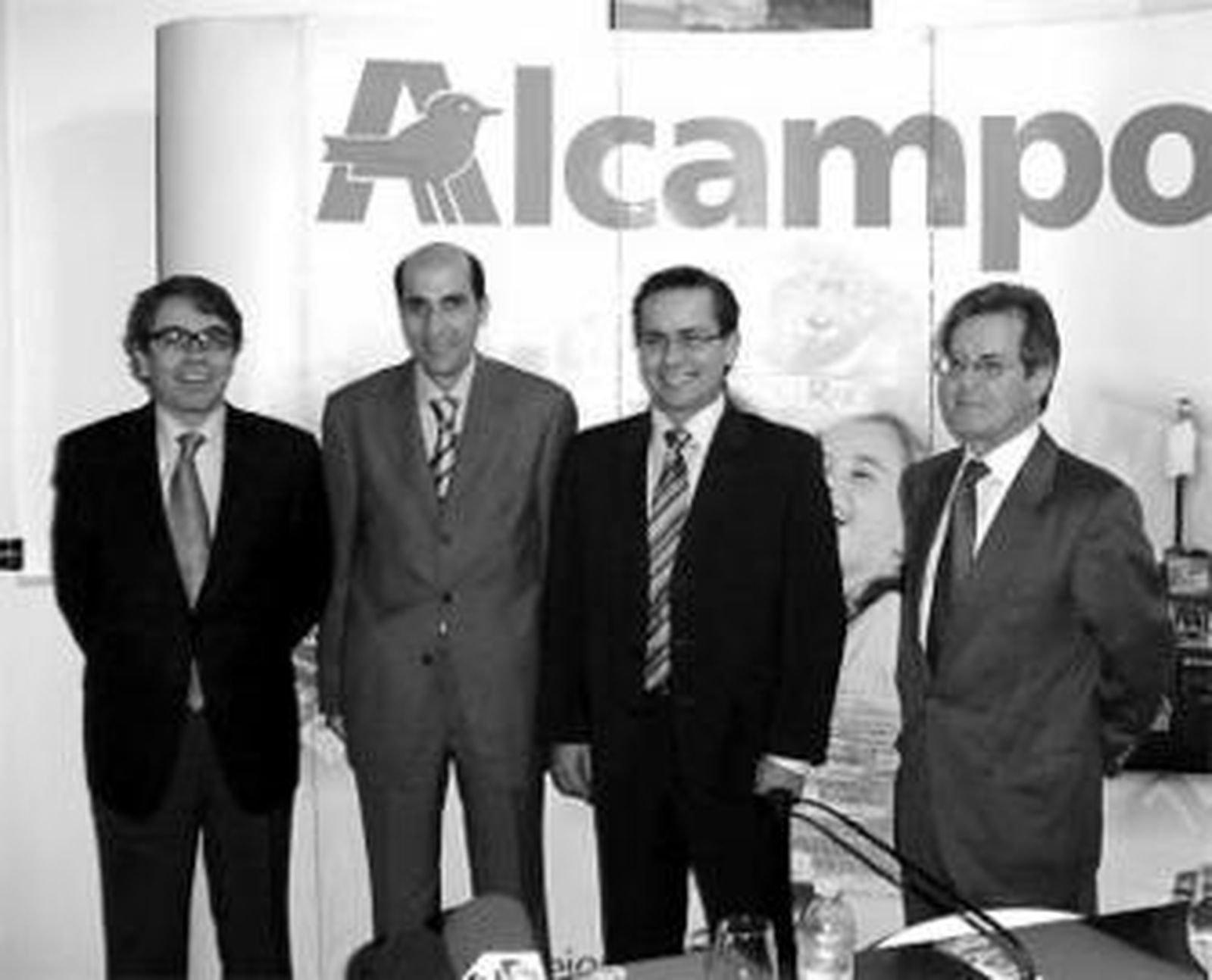 Representantes de Alcampo ayer en el Centro Cultural La Victoria.