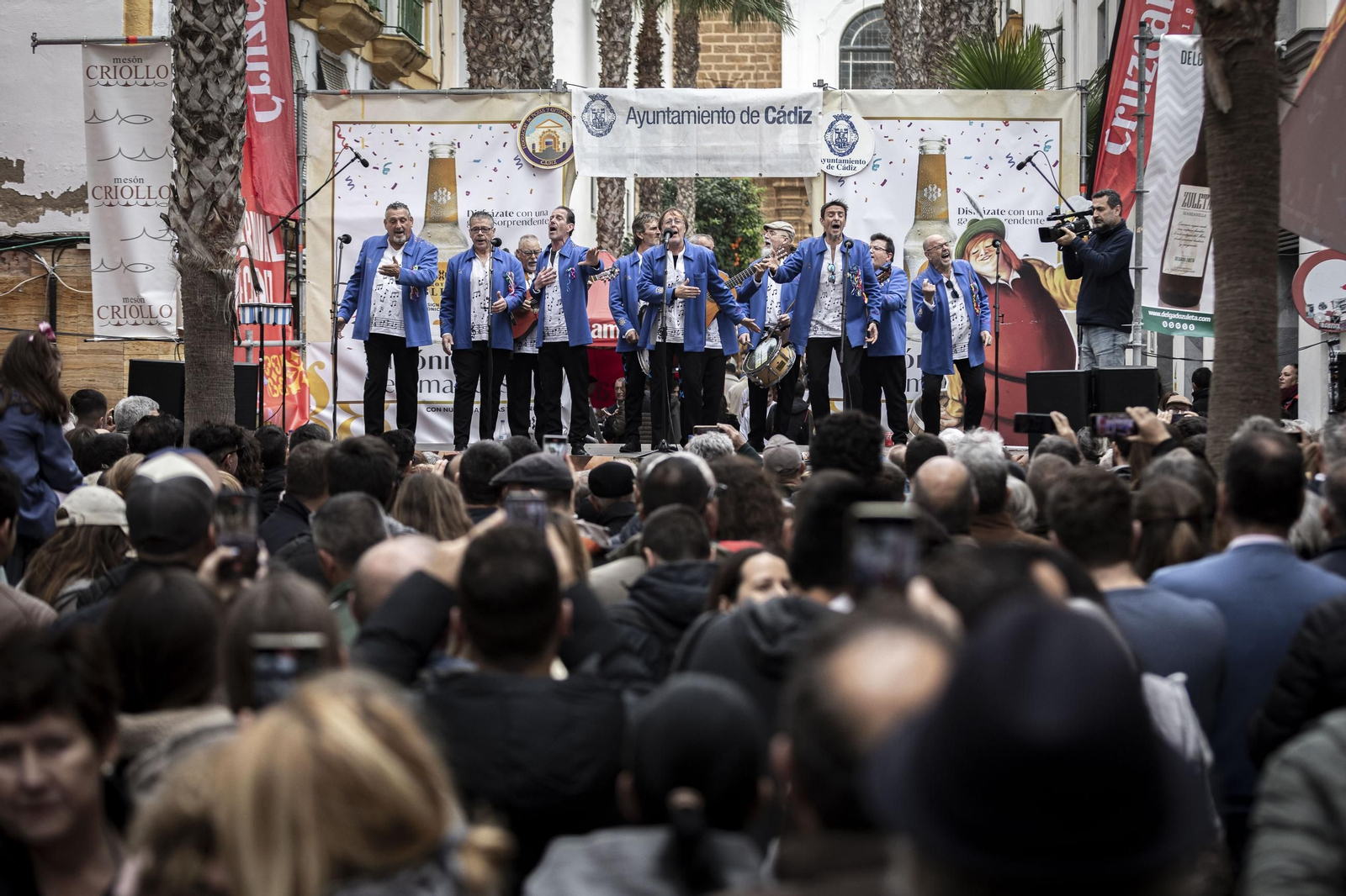 Las imágenes de la Erizada popular del Carnaval de Cádiz 2025