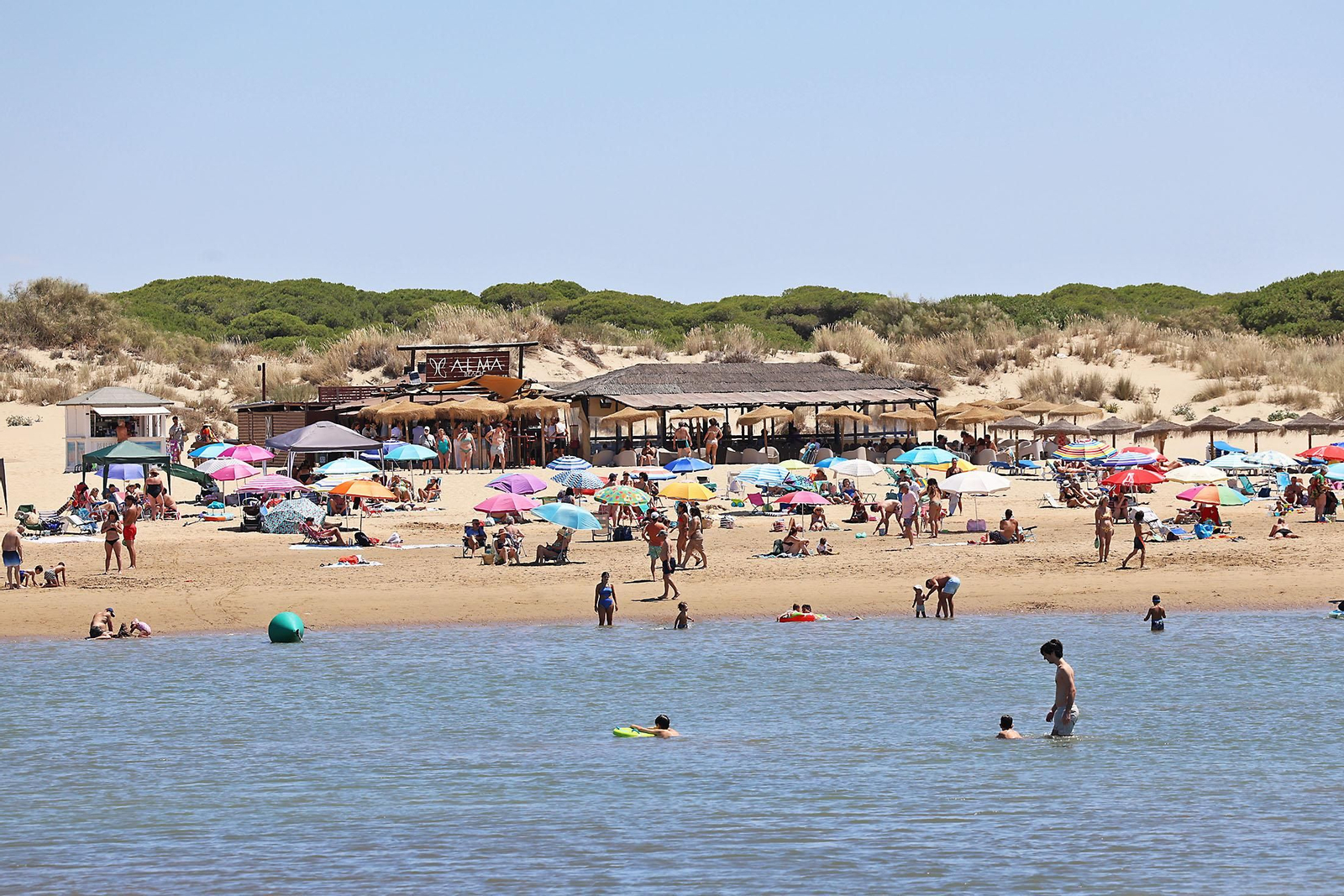 Las imágenes del domingo de playa en Huelva