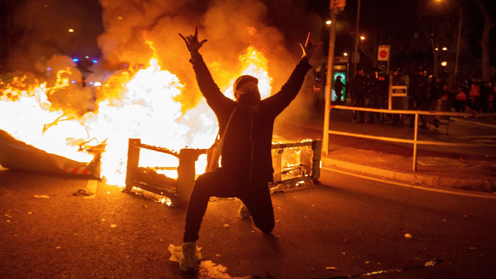 Quema de barricadas en Barcelona