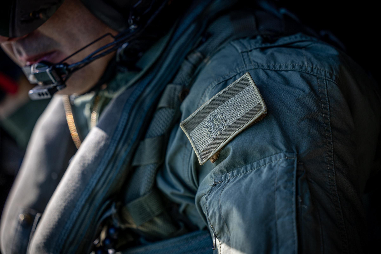 Imágenes del vuelo de despedida de los 'Sea King'  de la Quinta Escuadrilla de la FLOAN de la Armada por la Bahía de Cádiz
