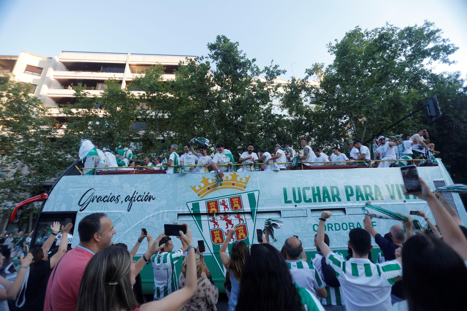 Las mejores fotos de la 'rúa' del Córdoba CF para celebrar el ascenso a Segunda División