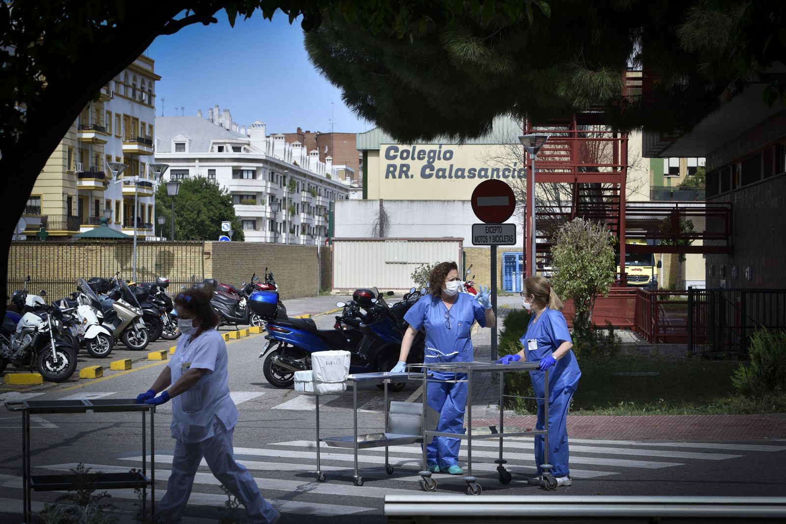 La resistencia en las calles por el estado de alarma: sanitarios de Andalucía, héroes anónimos