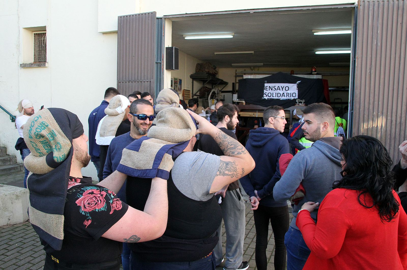 Ensayo solidario de la Hdad del Perdón, en imágenes