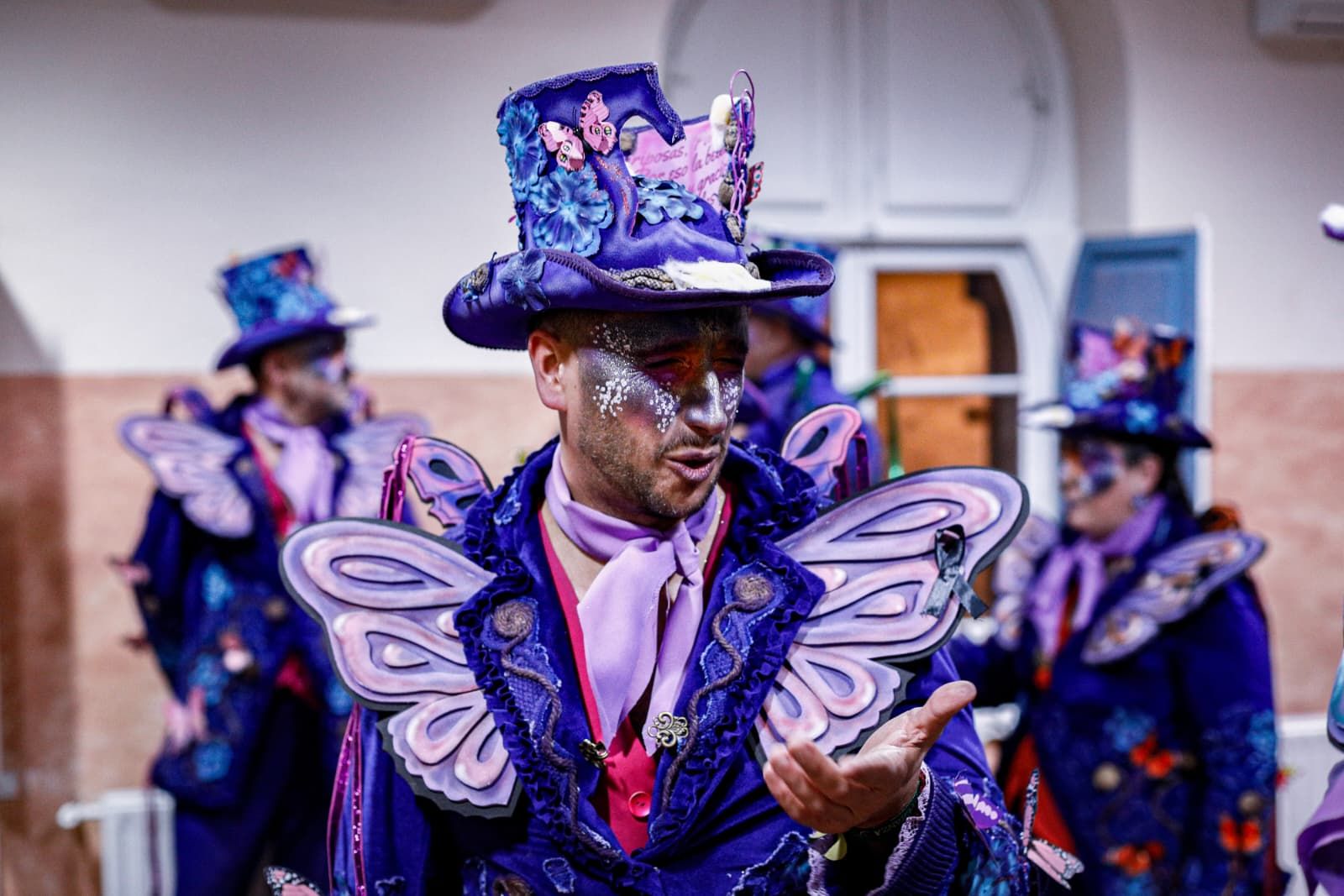 Un miembro de 'Los mariposas', en camerinos