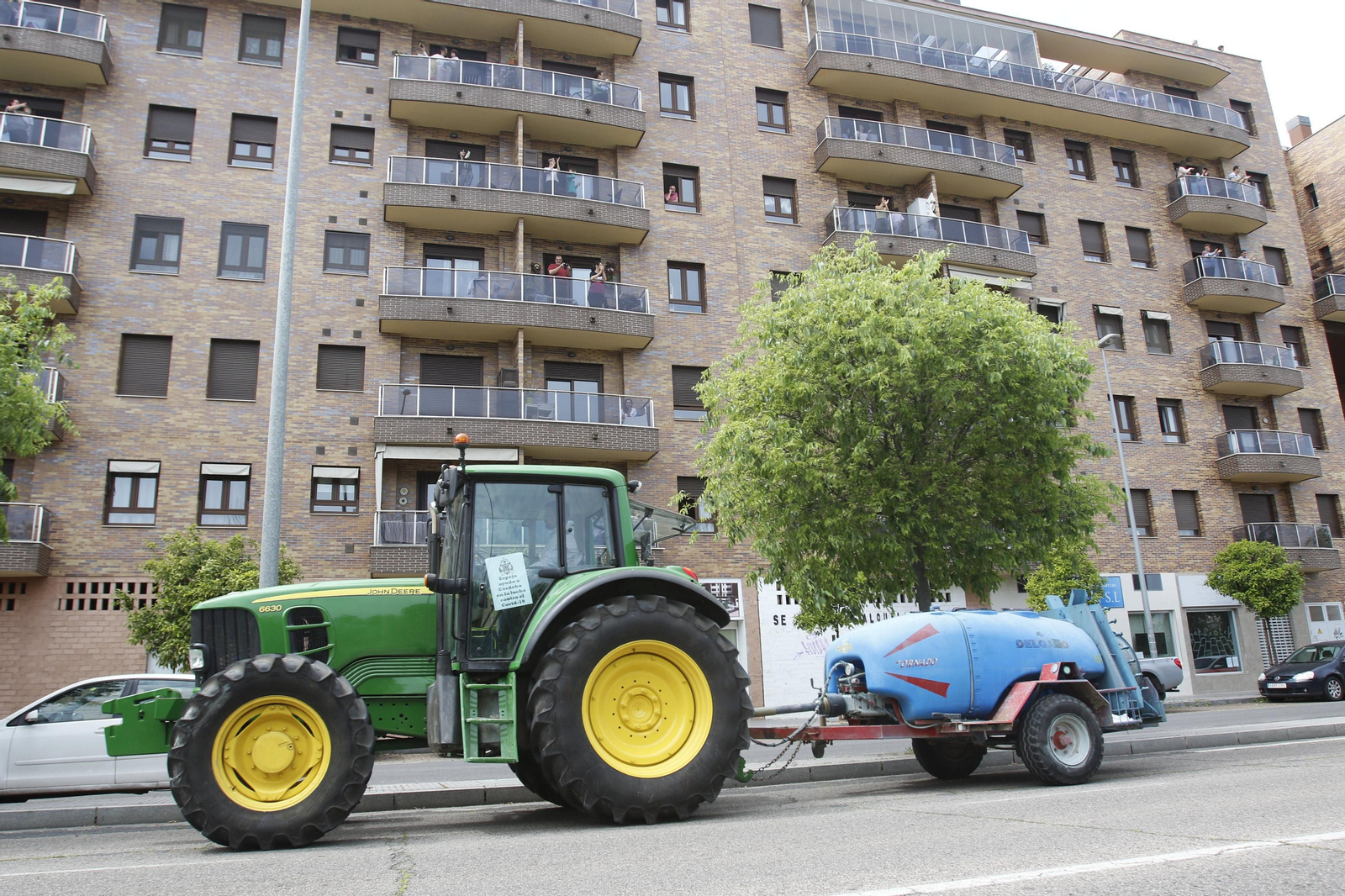 Las fotos del homenaje de los agricultores a los sanitarios de Córdoba