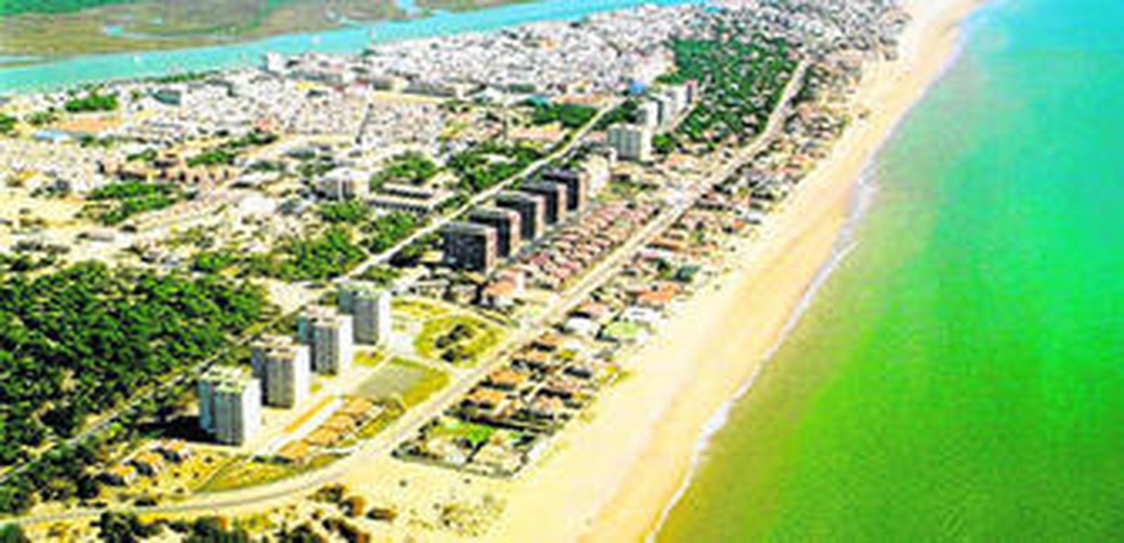 Vista aérea de Punta Umbría, en la que se pueden observar los edificios de la urbanización Everluz.