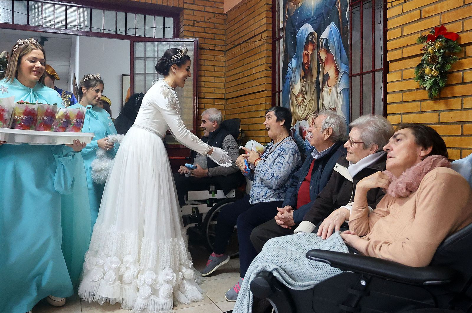 Reyes Magos de Huelva 2025: Imágenes de la visita a la Residencia María Nazaret