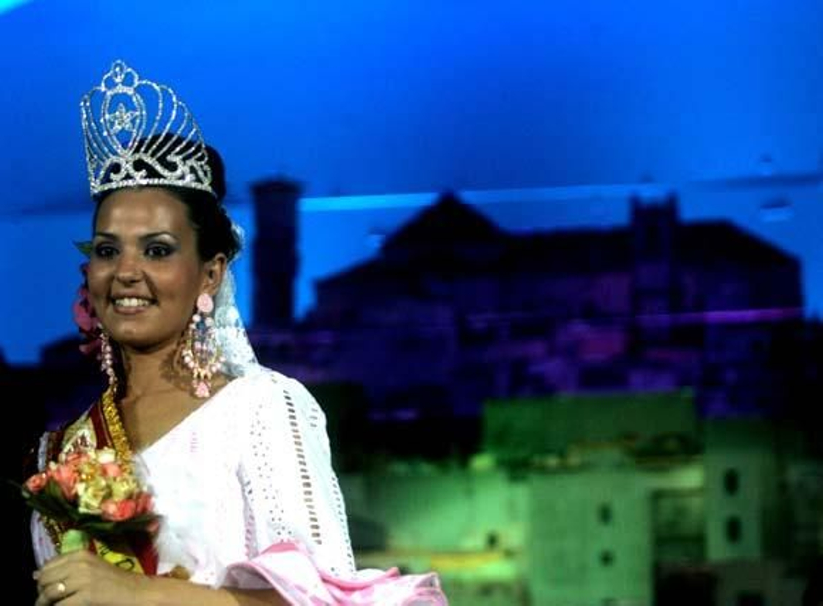 José Chamizo recuerda en el pregón su misión pastoral en San Roque y se procede a la coronación de la reina juvenil e infantil

Foto: J. M. Quinones