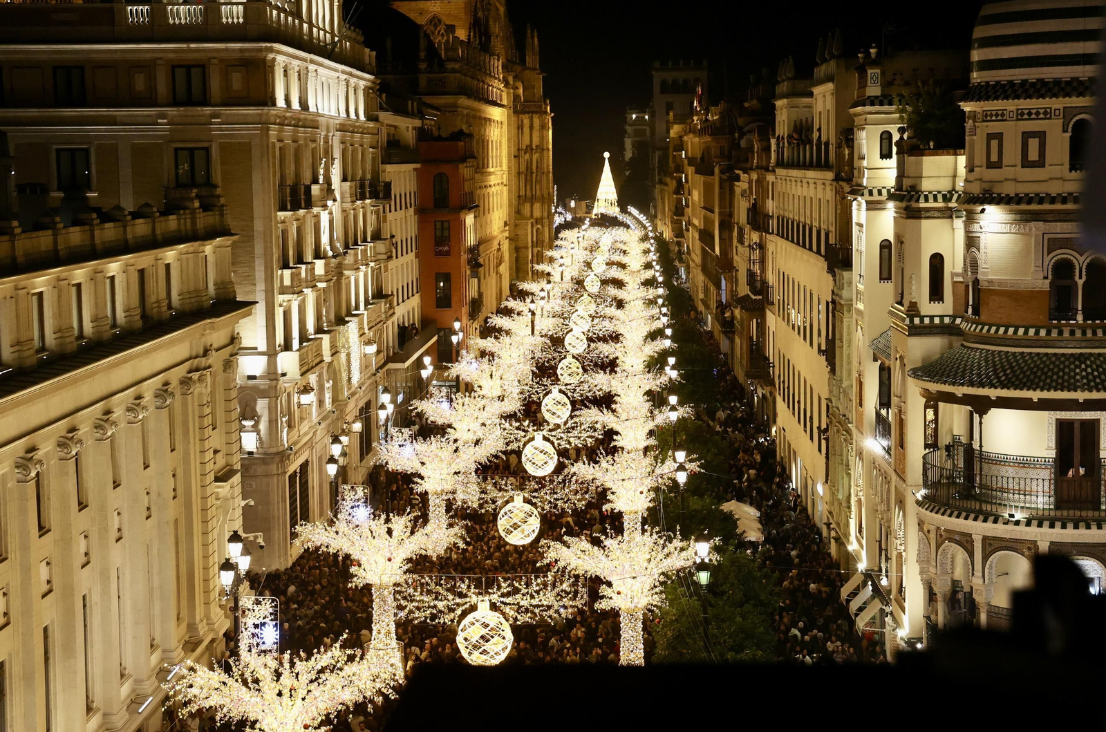 Sevilla, iluminada por Navidad: un recorrido por sus calles