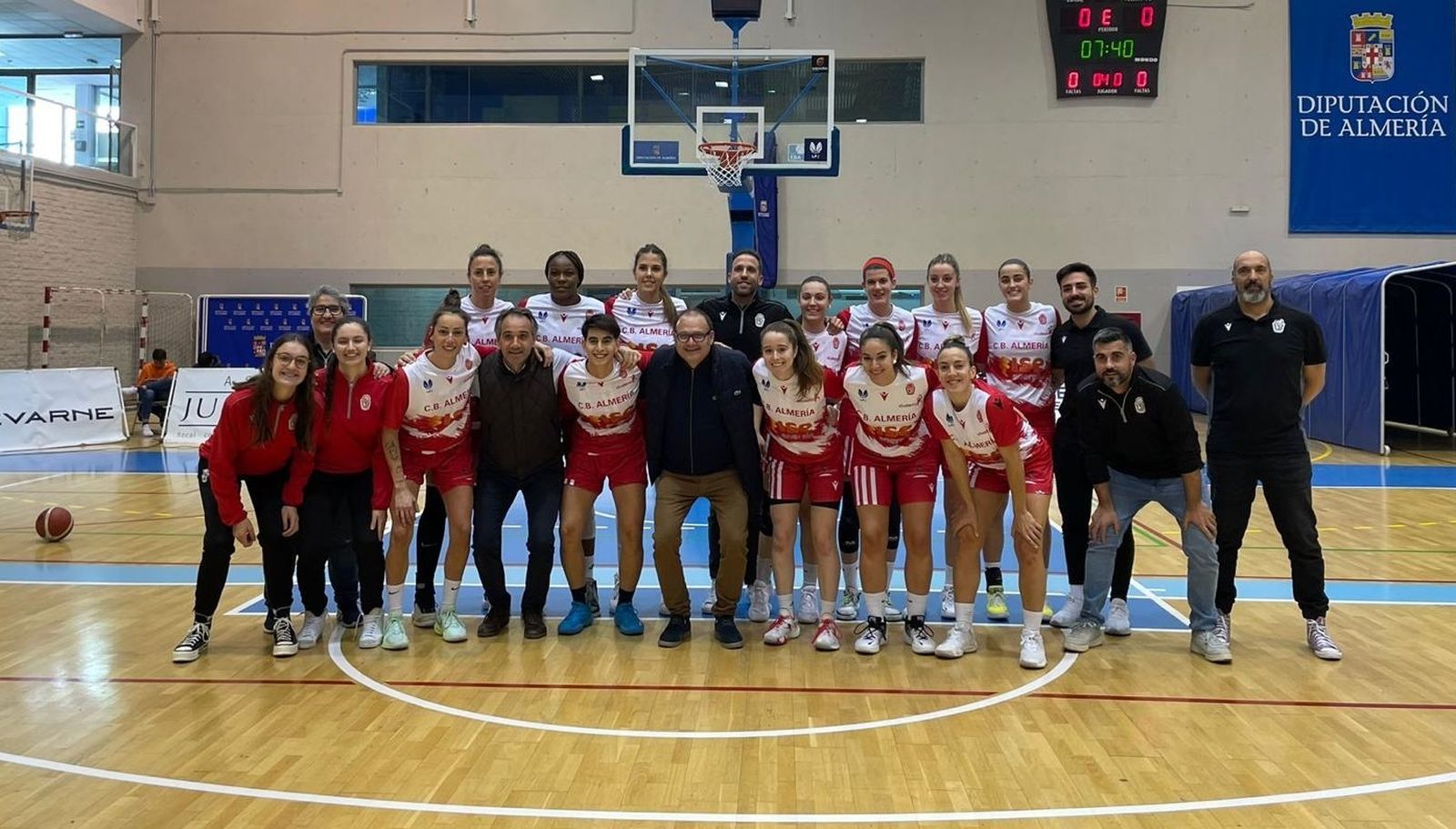 Las almerienses encaran el último tramo de temporada con la posibilidad de ascender