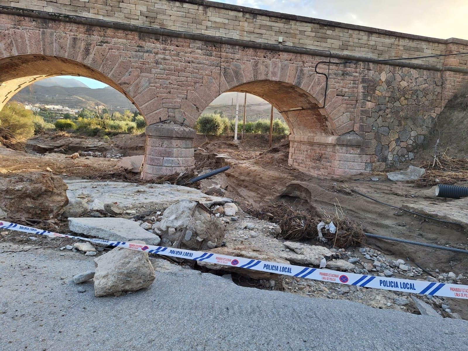 Destrozos provocados por la DANA en el cauce del río Andarax.
