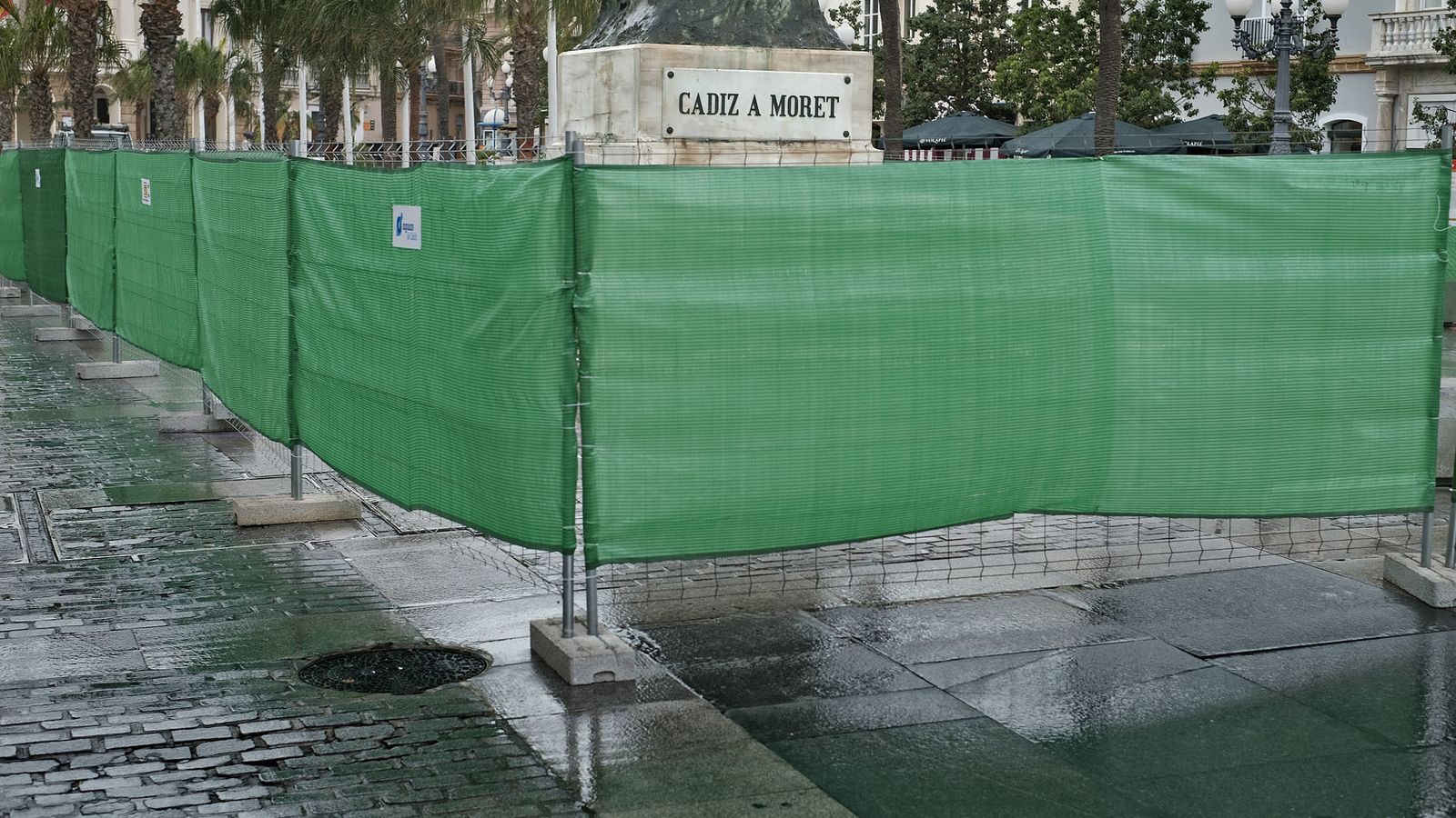 Junto al monumento a Moret se va a construir una nueva arqueta soterrada.
