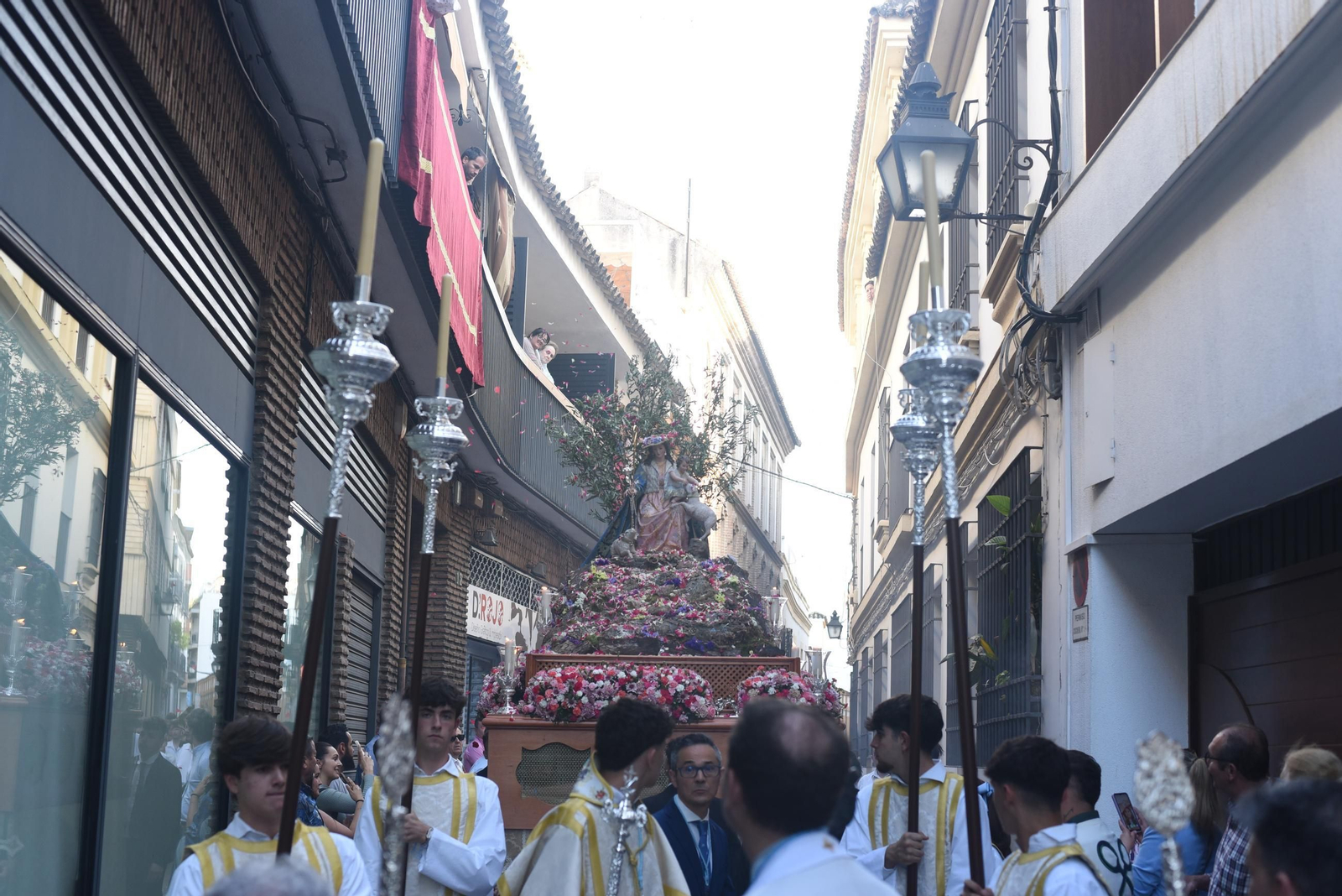 La procesión del colegio Divina Pastora de Córdoba con su Virgen, en imágenes