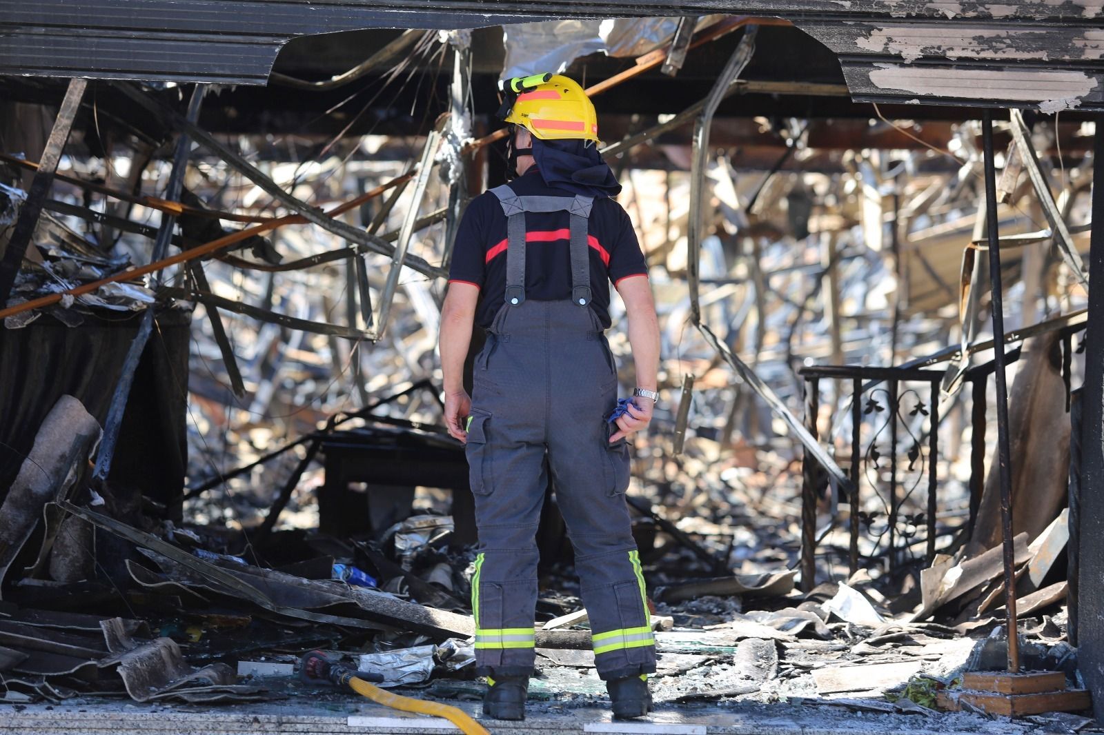 Incendio en una tienda de muebles en el polígono El Viso de Málaga