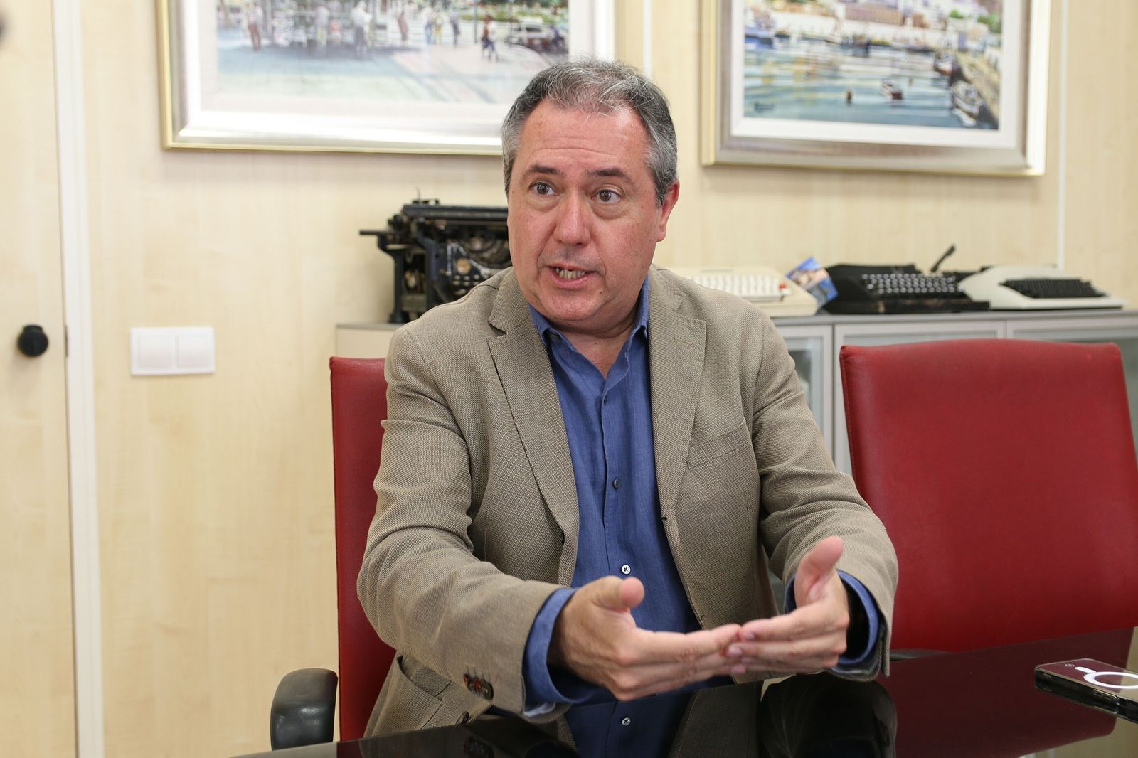 Juan Espadas, secretario general del PSOE en Andalucía, durante su entrevista en Diario de Almería.