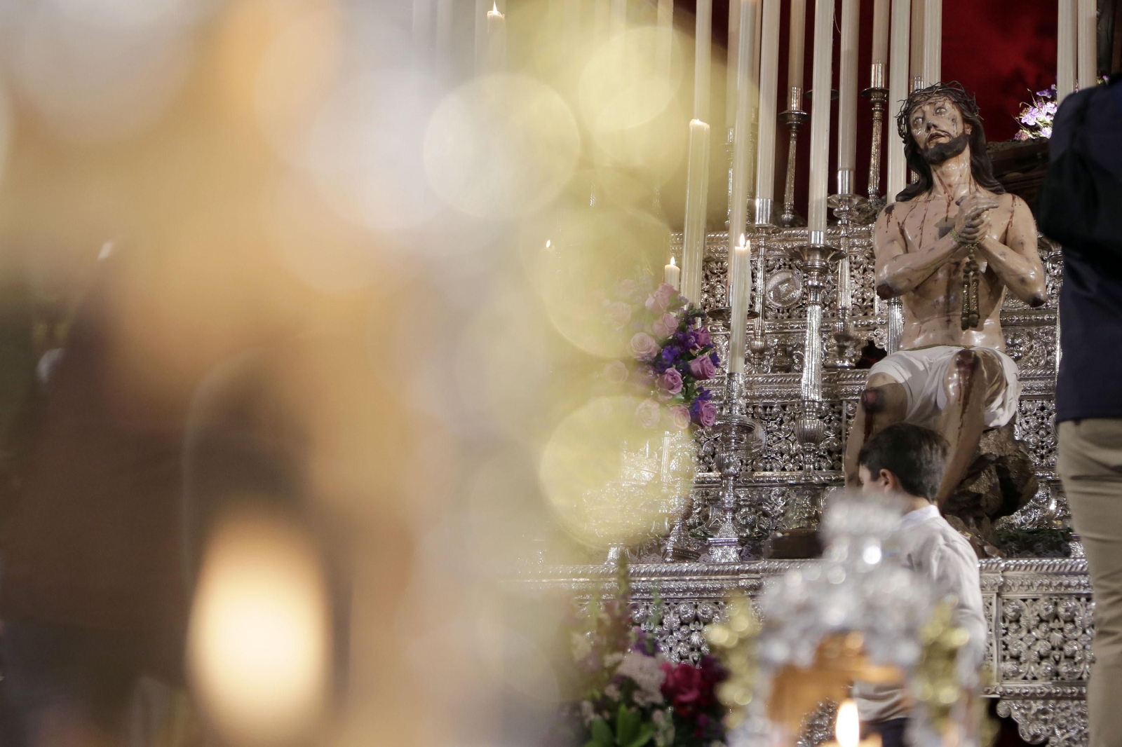 Momentos de los besamanos y besapies de este domingo de Pregón