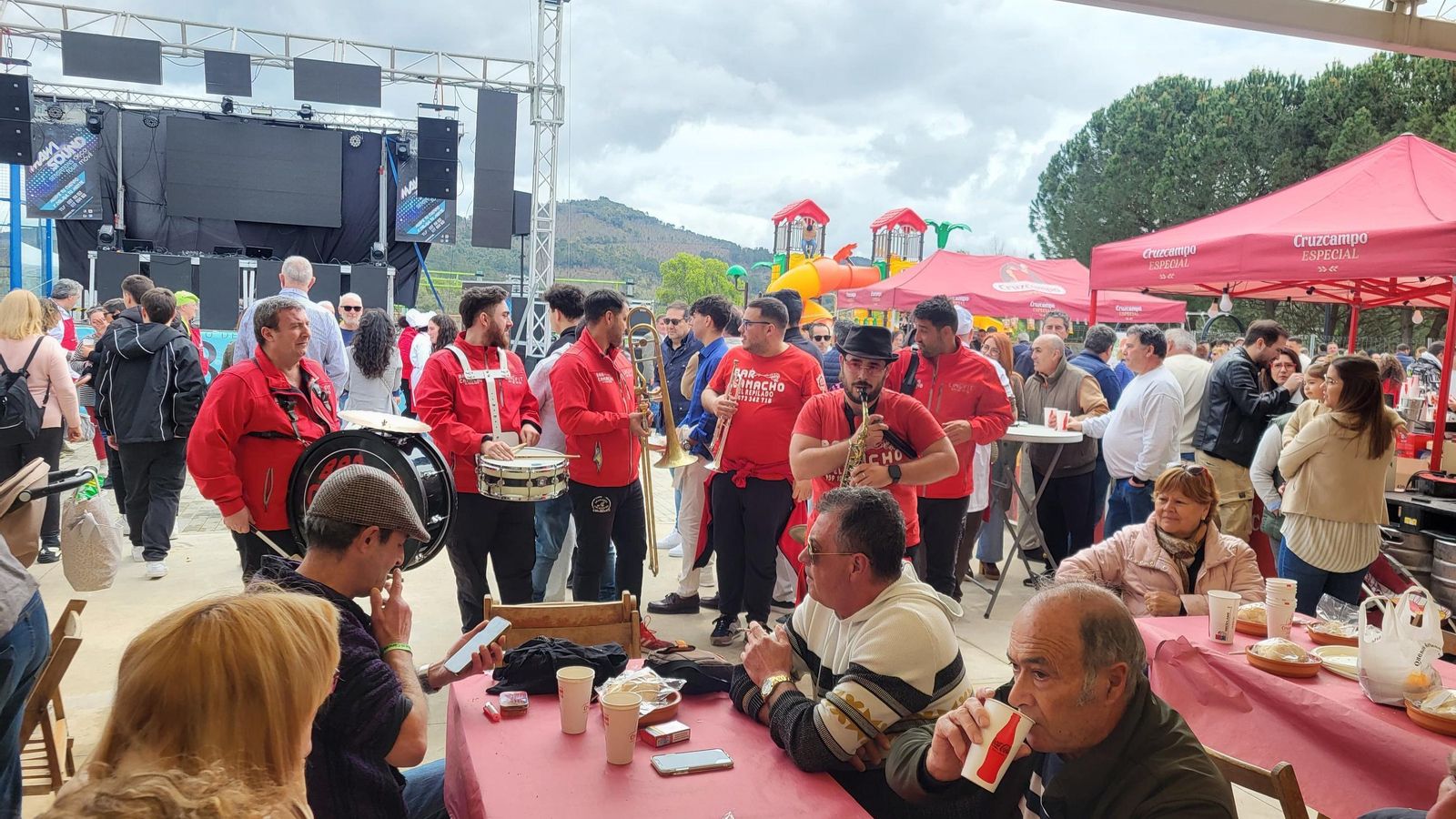 Jabugo vive un gran ambiente durante la celebración de la tradicional cita gastronómica.