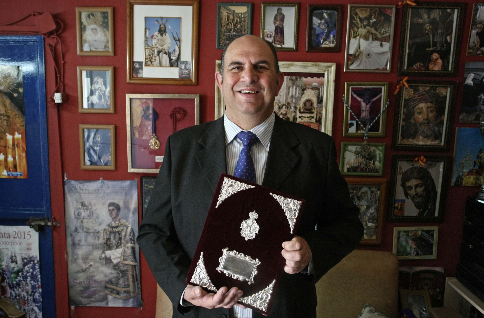 Juan Antonio Ruiz Montalba, con las tapas del pregón.