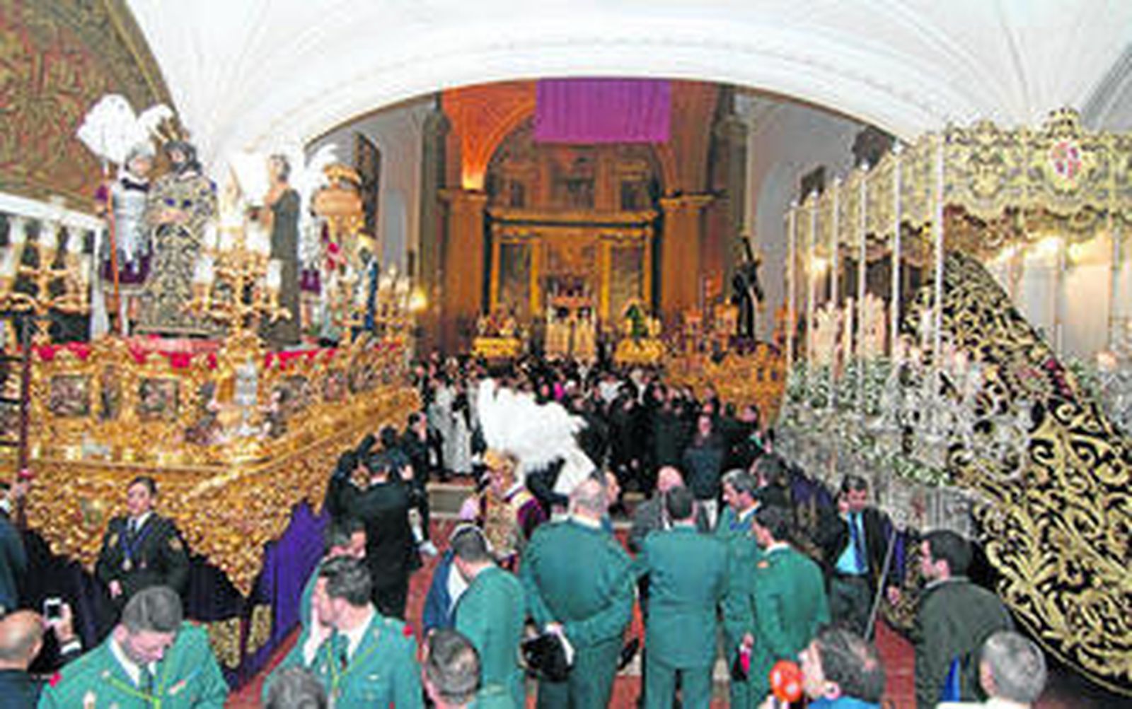 En la iglesia de la Anunciación, sede de la Hermandad del Valle, se juntaron seis pasos el año pasado.