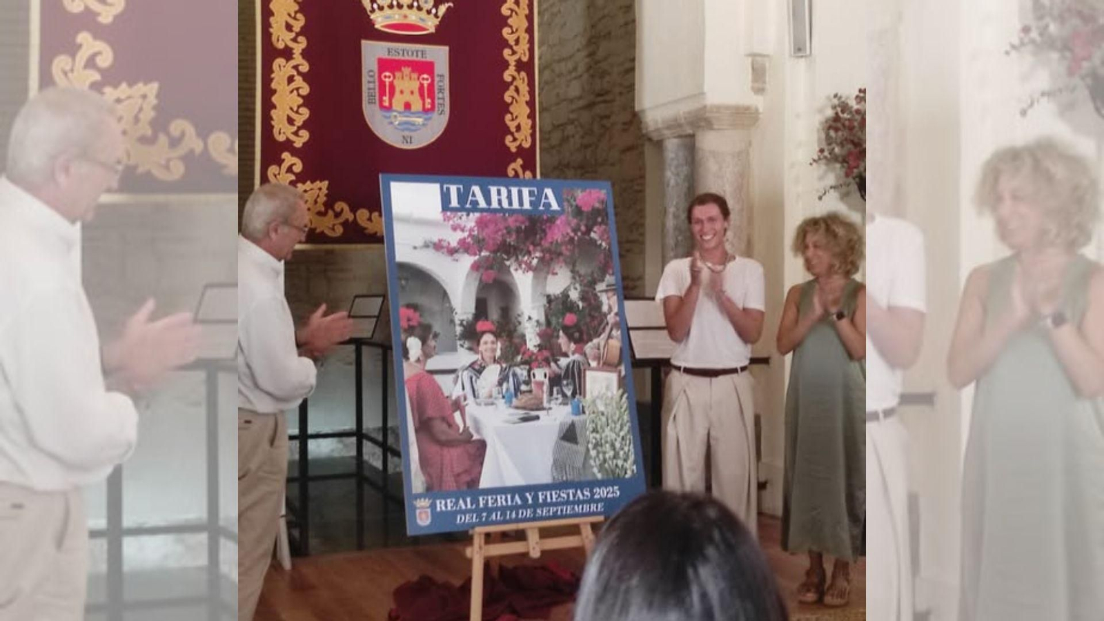 La presentación del cartel, con el alcalde, José Antonio Santos, el artista Antonio C. Malia y la concejal  Mercedes Triviño.