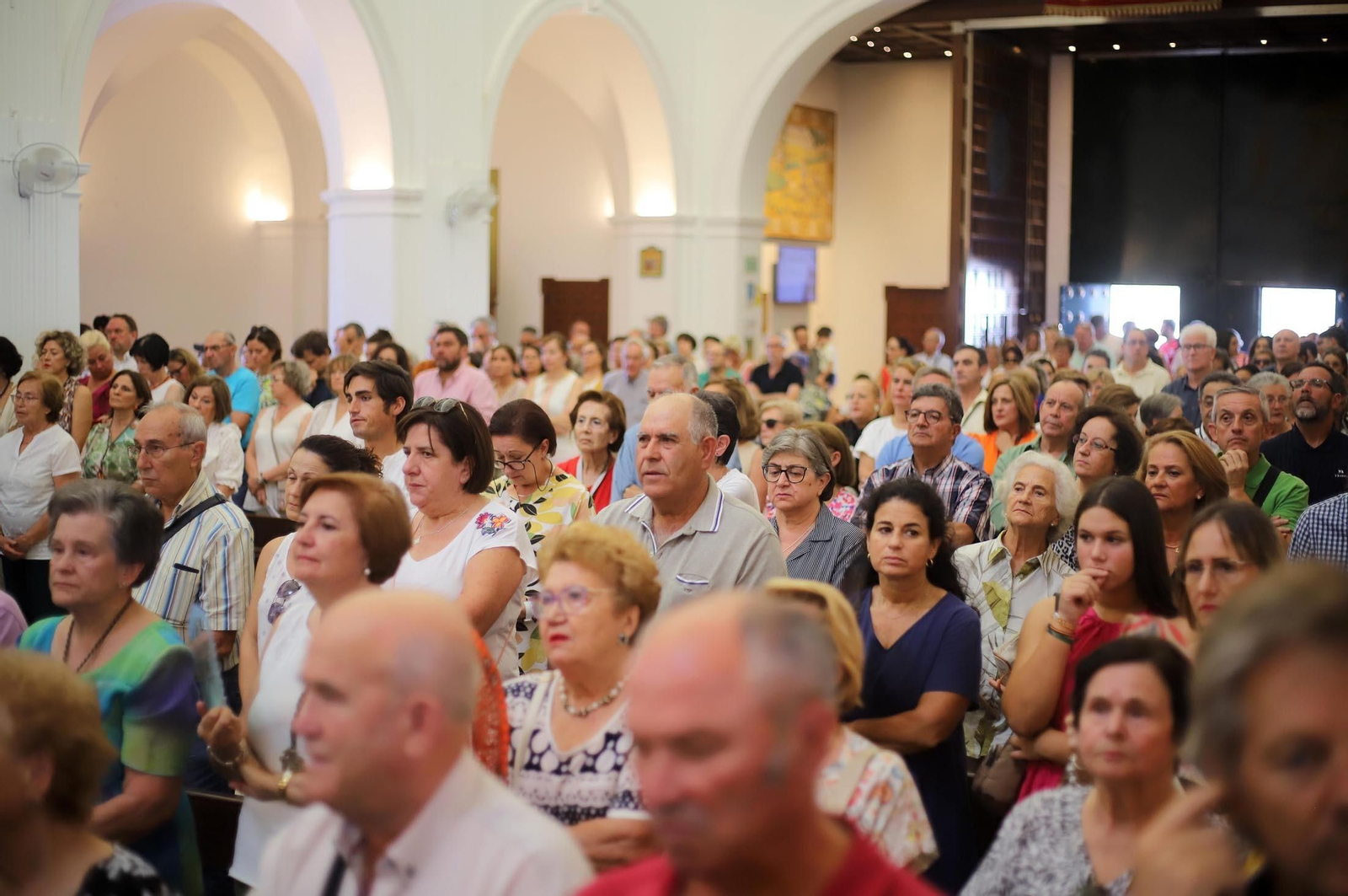 Imágenes del ambiente en la aldea de El Rocío en la mañana del domingo