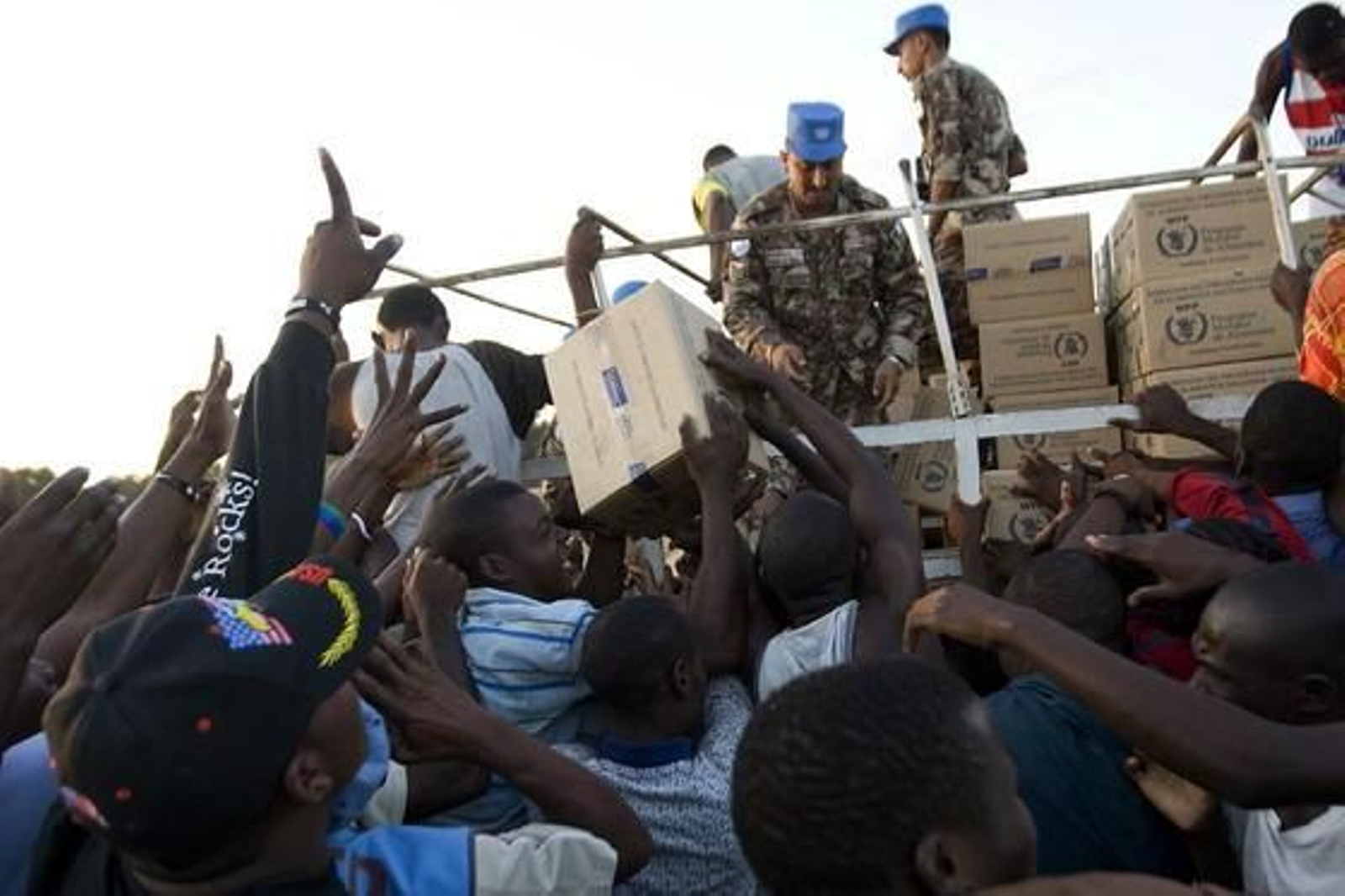 La comunidad internacional se vuelca en la ayuda hacia la población haitiana. / Reportaje Gráfico: EFE