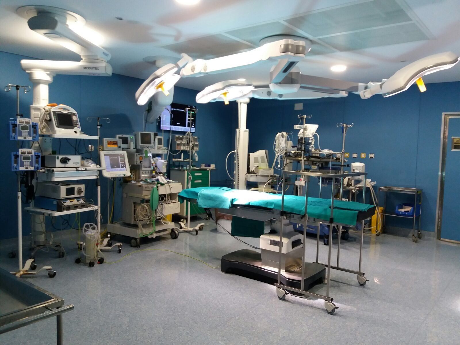 Imagen de uno de los quirófanos de Cirugía Cardiaca del Hospital Puerta del Mar.