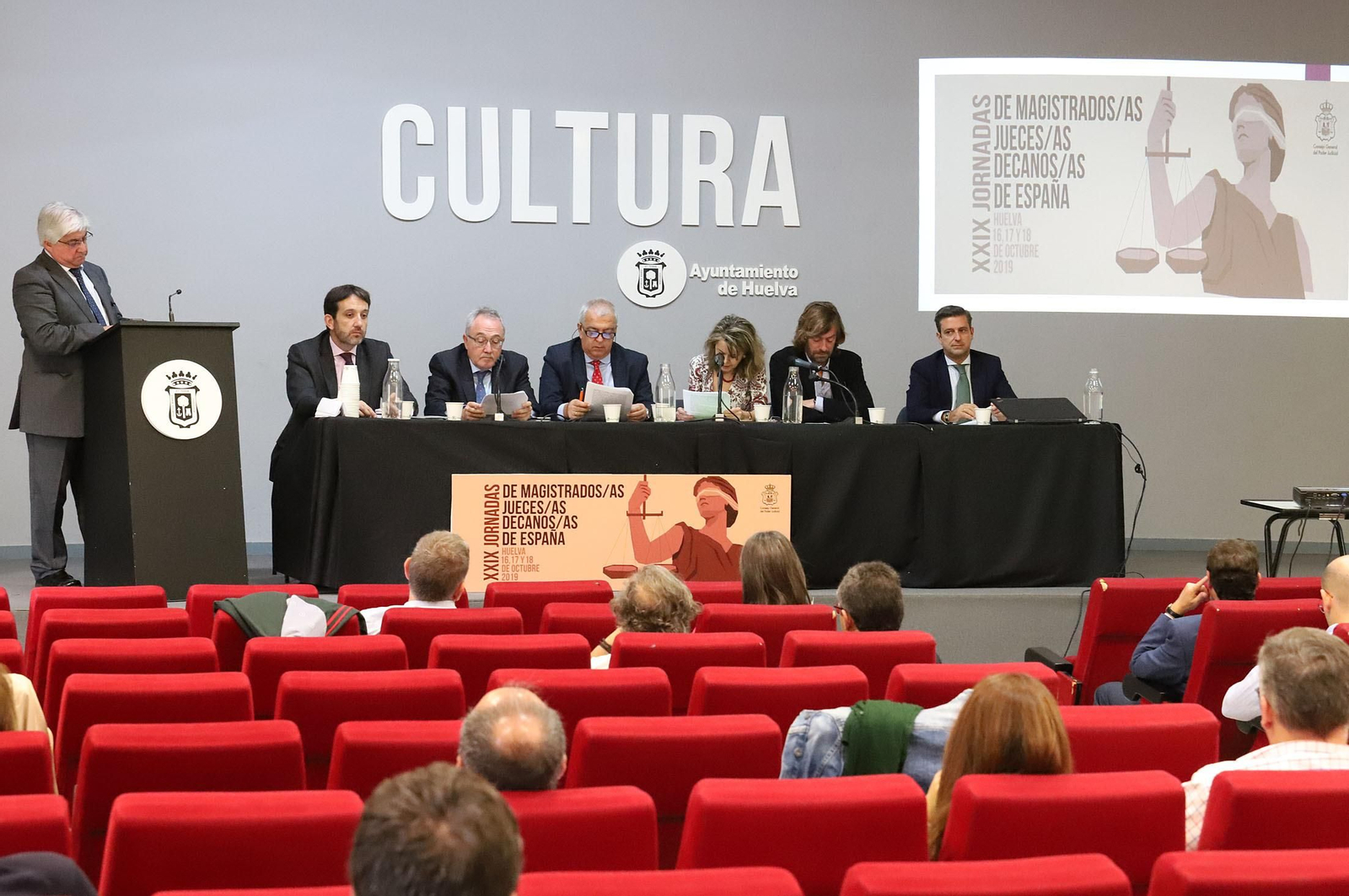 Exposición de las conclusiones de las  XXIX Jornadas de Jueces Decanos de España, en la Casa Colón de Huelva.