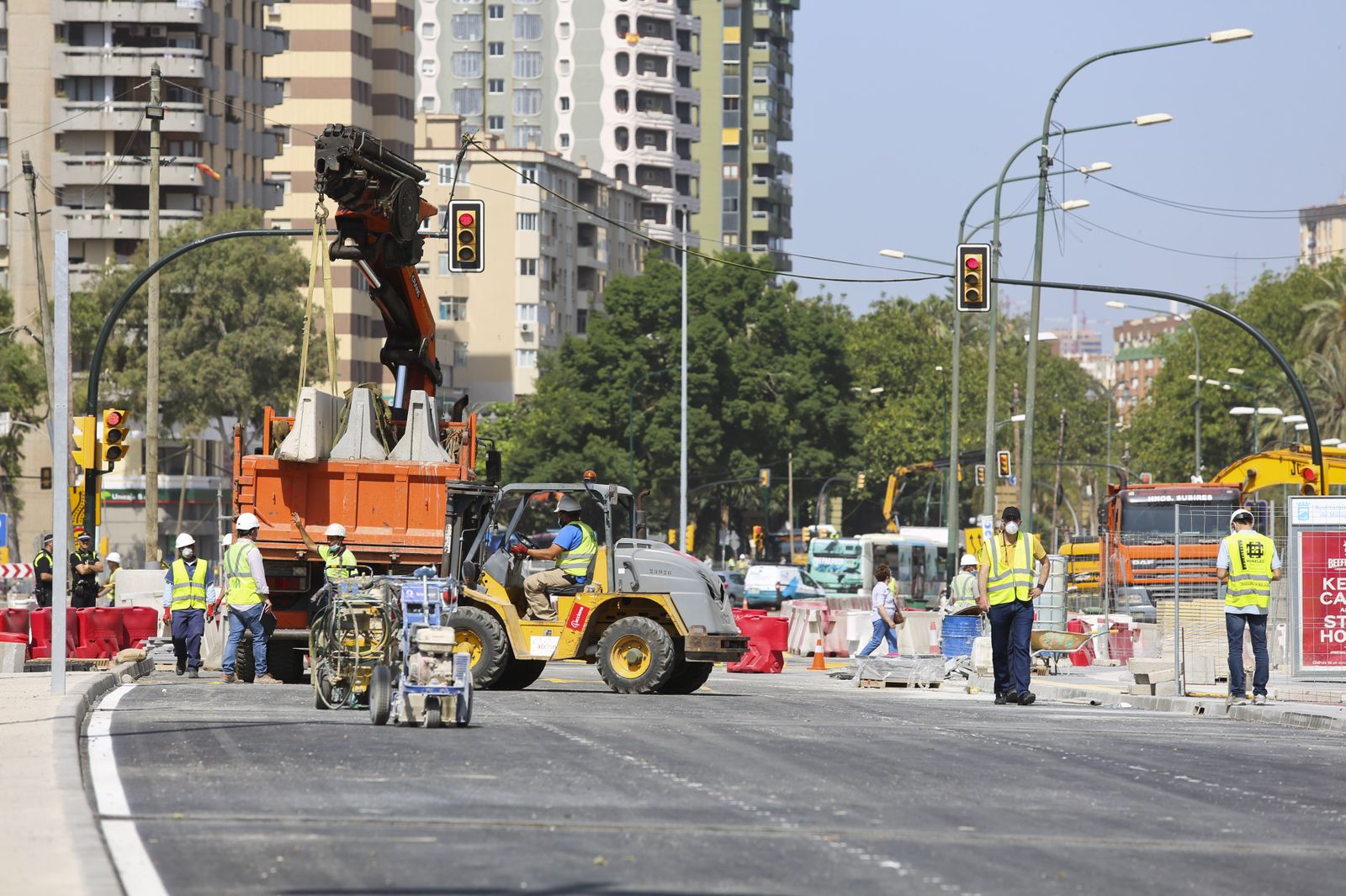 El puente de Tetuán abre al tráfico tras casi 5 años cerrado por las obras del Metro de Málaga.