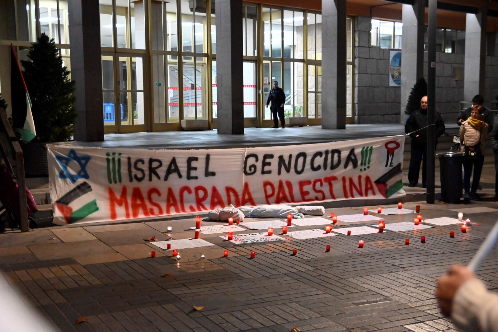 La vigilia en solidaridad con el pueblo palestino en Córdoba, en imágenes